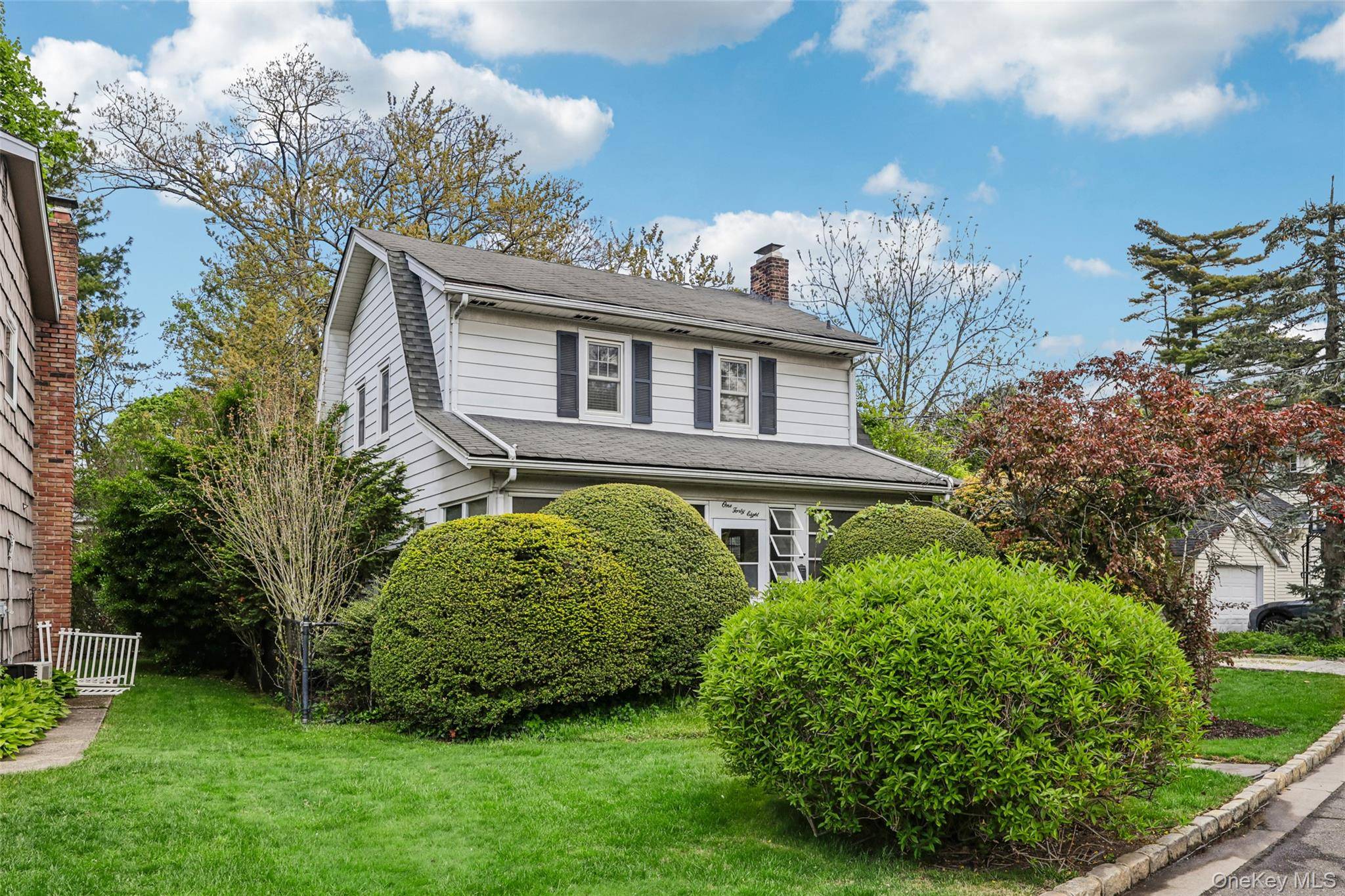 3 Bedroom Home for Sale in Woodmere - New York - USA - 2