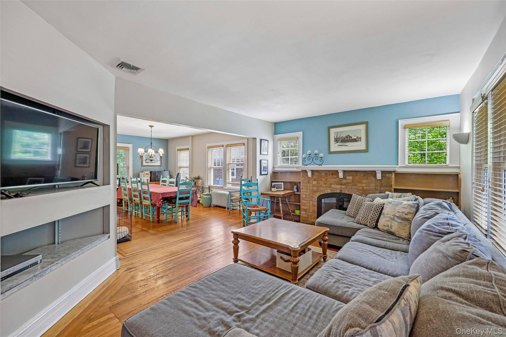 3 Bedroom Home for Sale in Woodmere - New York - USA - 6