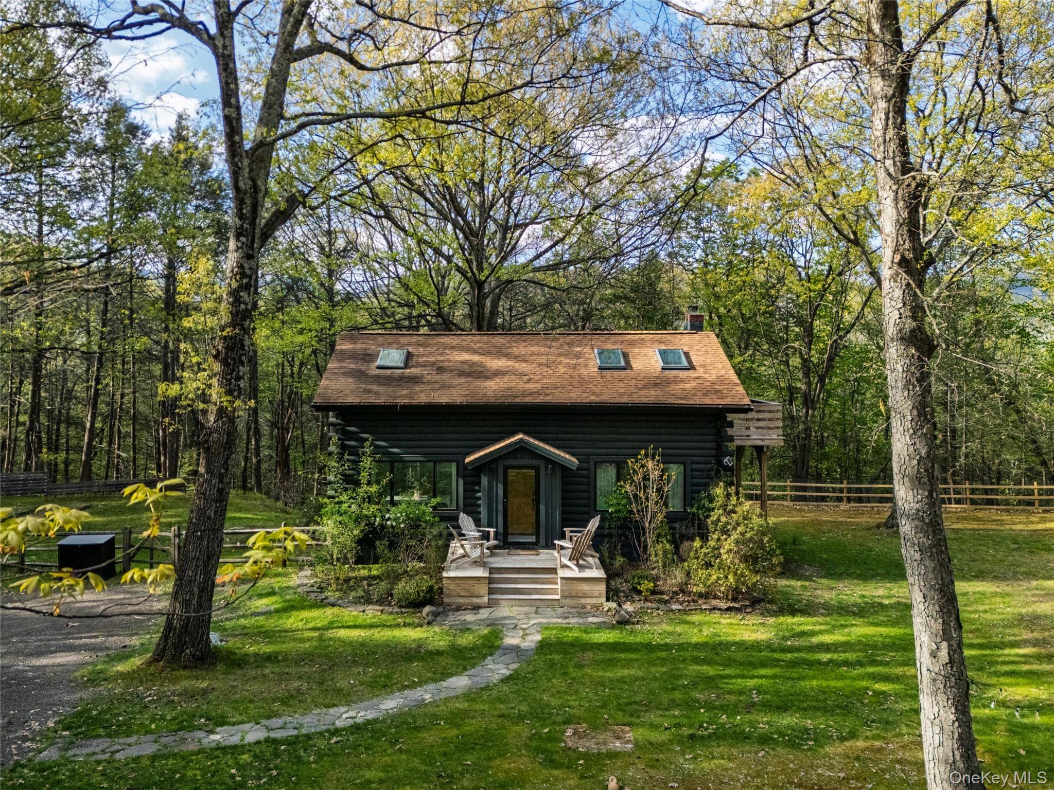 Casa com 3 Quartos à Venda em Woodstock - Nova Iorque - EUA - 1