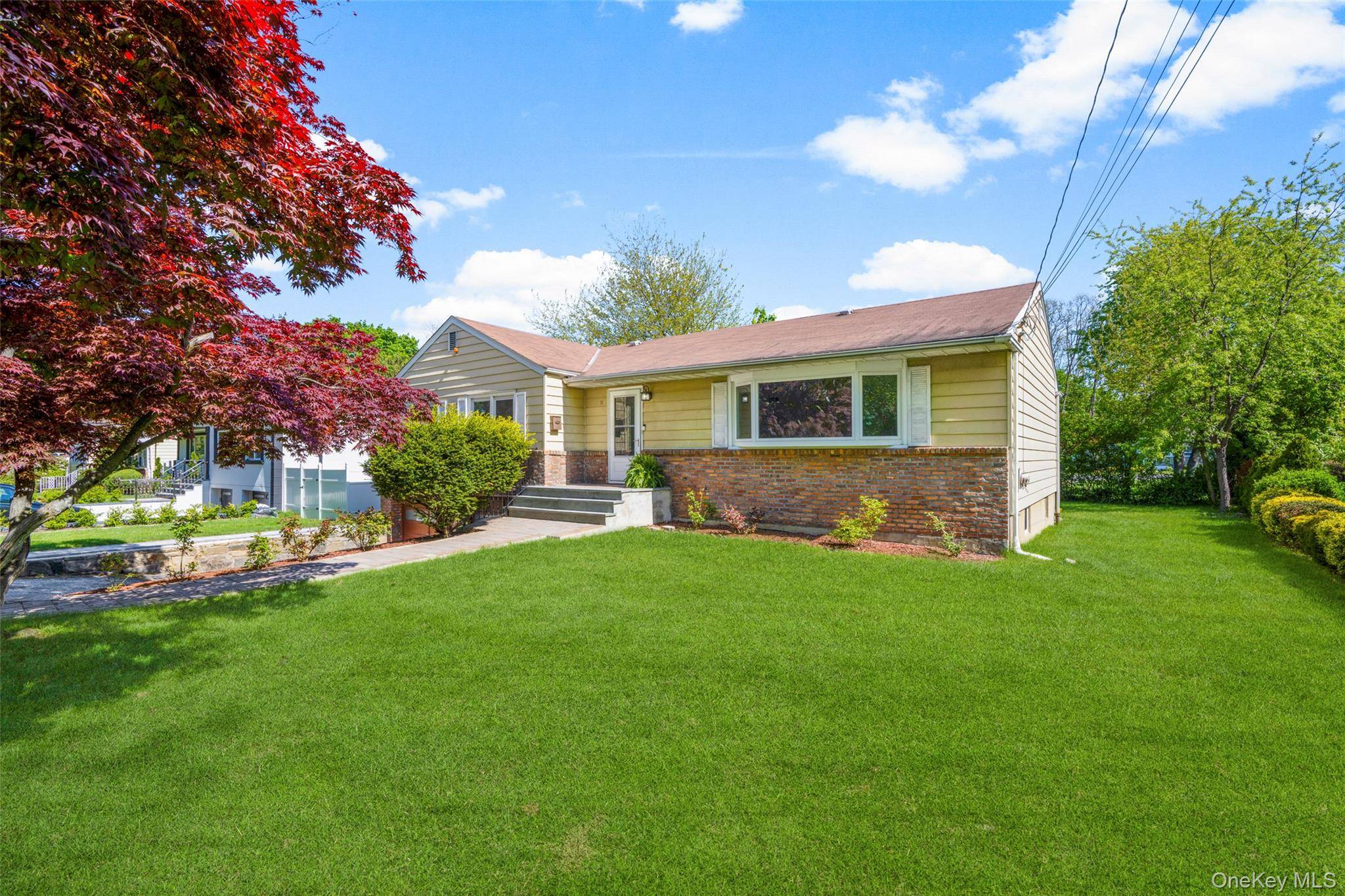 3 Bedroom Home for Sale in Yonkers - New York - USA - 2