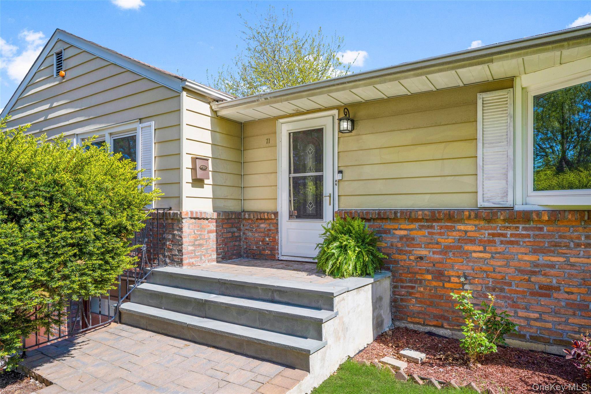 3 Bedroom Home for Sale in Yonkers - New York - USA - 4