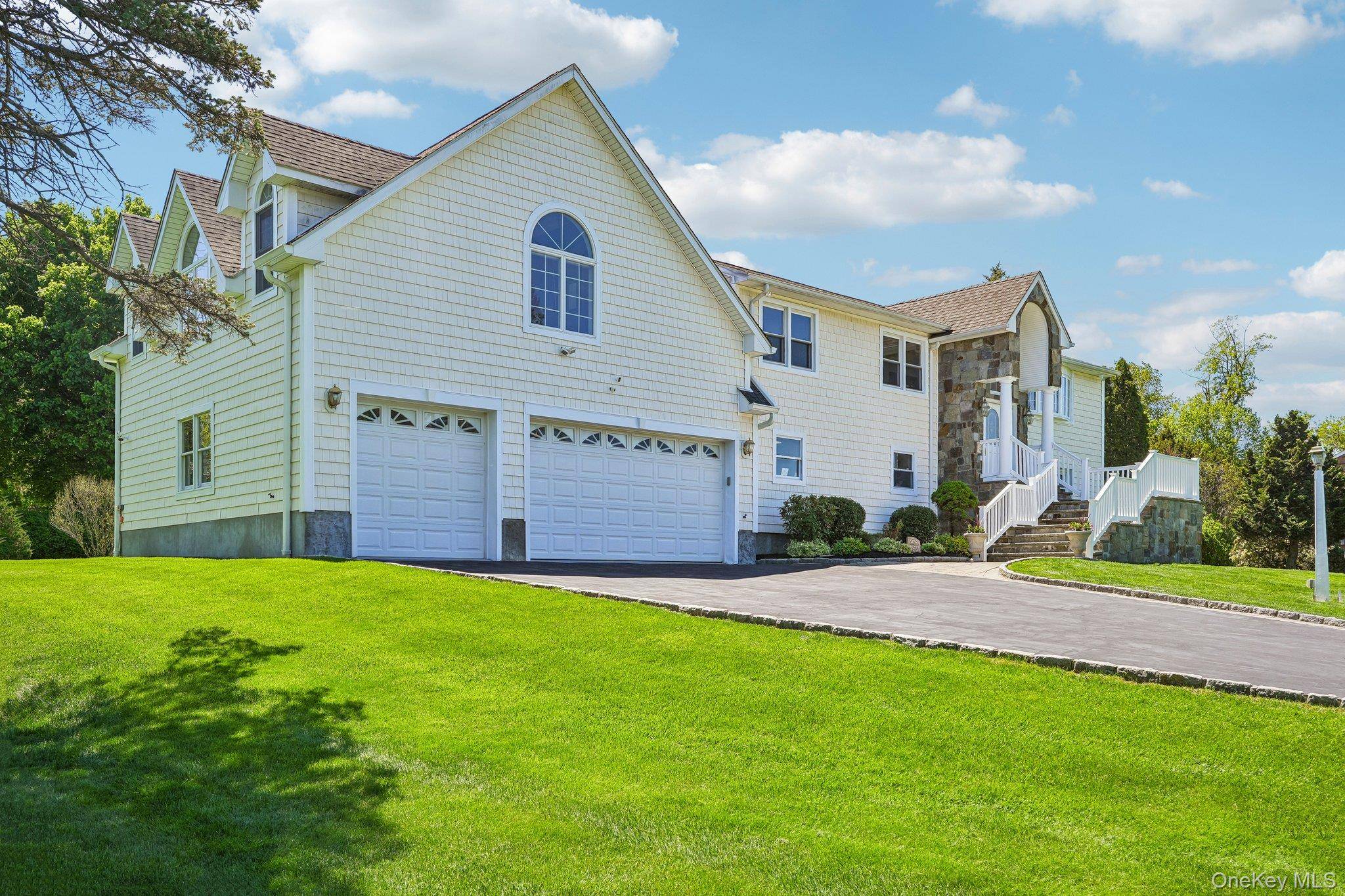 Casa com 3 Quartos à Venda em Yorktown Heights - Nova Iorque - EUA - 2