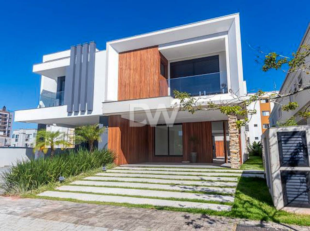 Casa com 3 Suítes à Venda em Balneário Camboriú - Santa Catarina - Brasil - 3