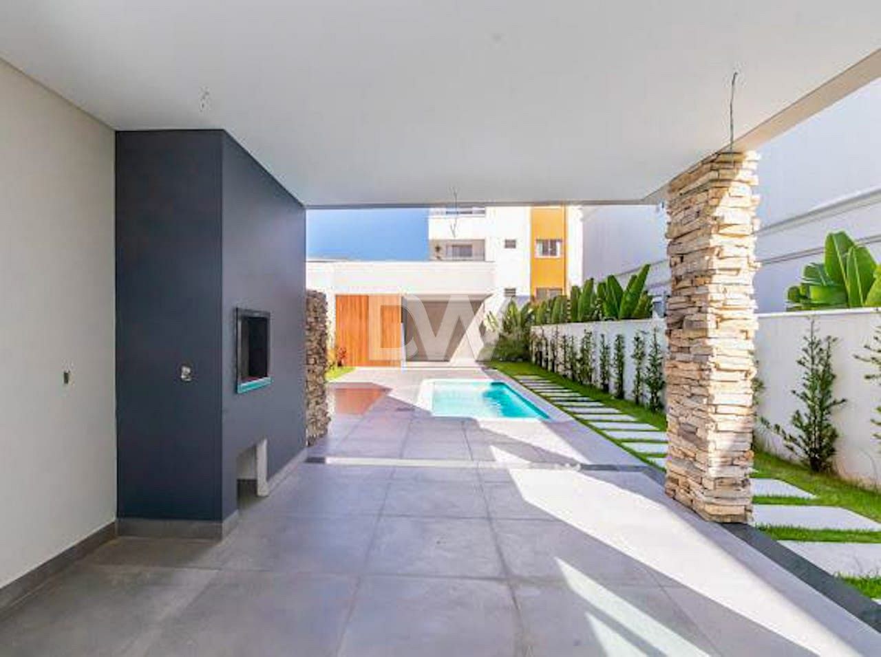 Casa com 3 Suítes à Venda em Balneário Camboriú - Santa Catarina - Brasil - 5