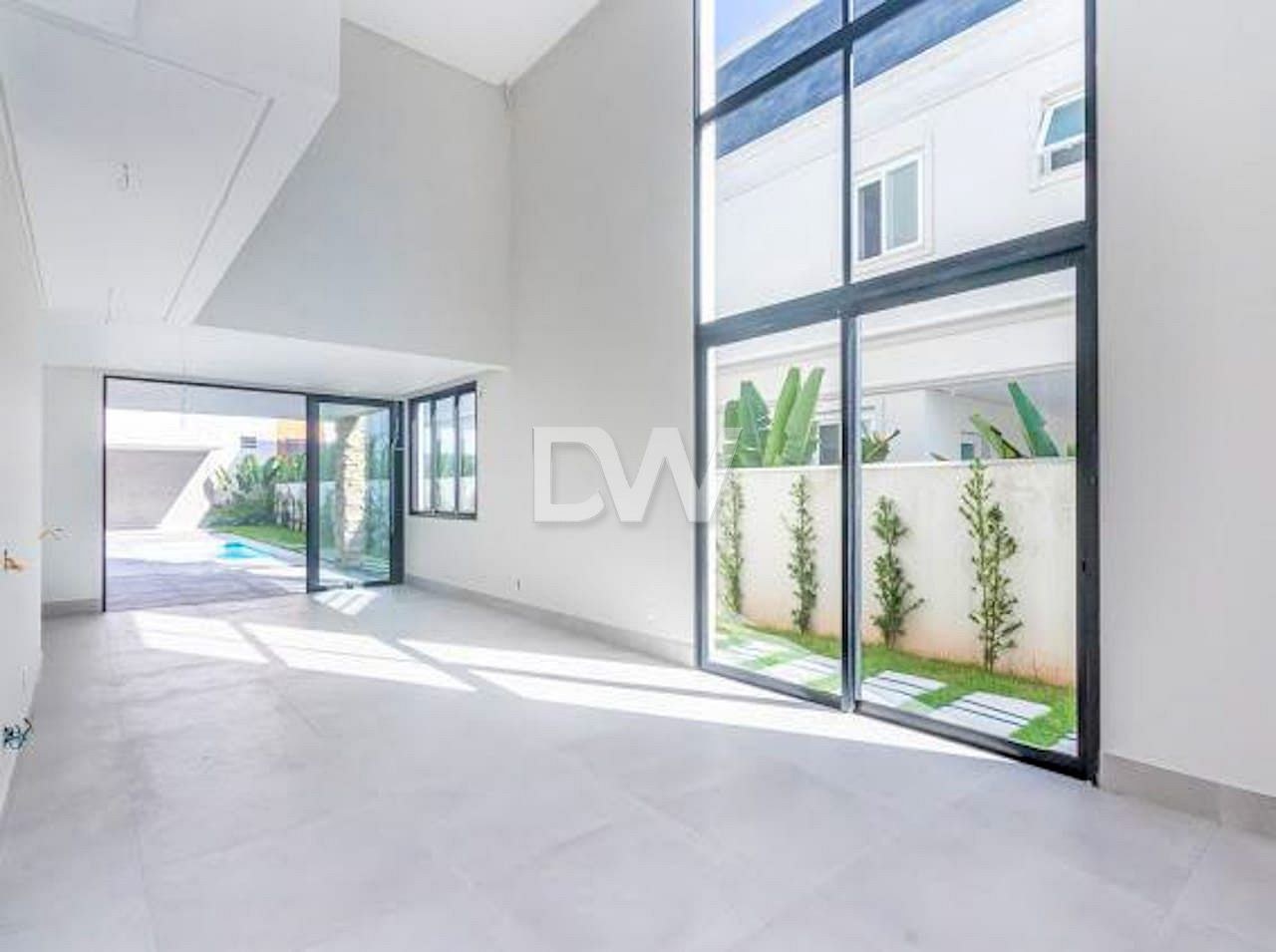 Casa com 3 Suítes à Venda em Balneário Camboriú - Santa Catarina - Brasil - 8