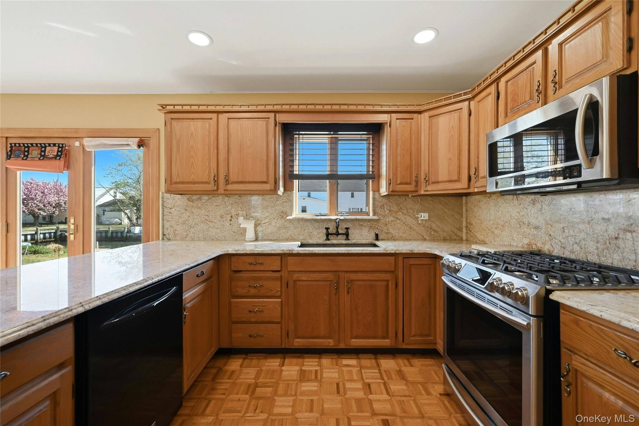 Casa de 4 Dormitorios Frente al Mar en Venta en Amityville - Nueva York - EE. UU. - 8
