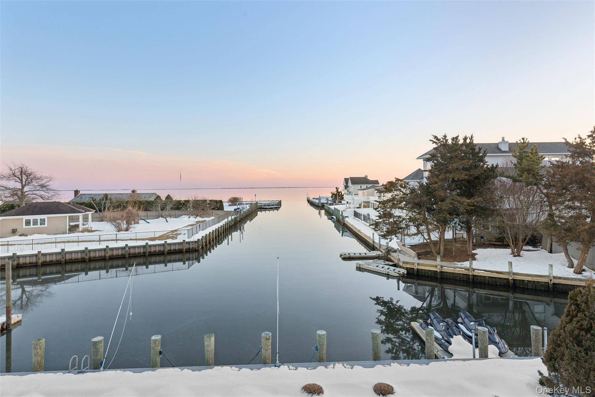 Casa de 4 Dormitorios Frente al Mar en Venta en Bayport - Nueva York - EE. UU. - 3