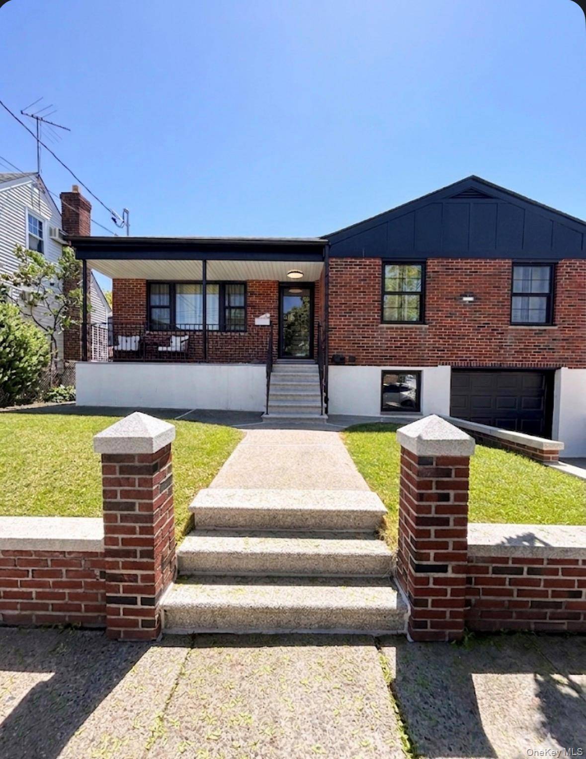 Casa de 4 Dormitorios Frente al Mar en Venta en Bronx - Nueva York - EE. UU. - 1