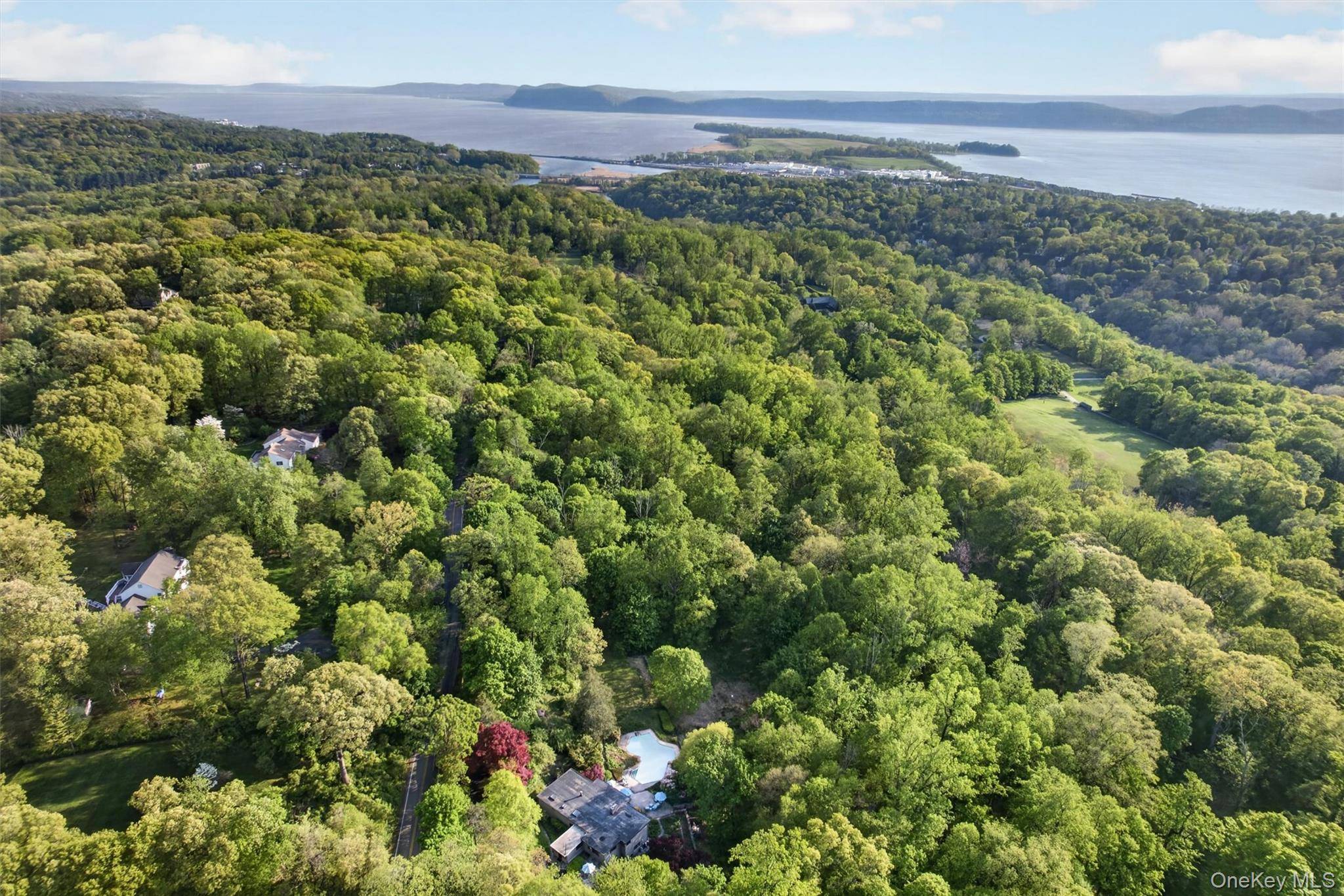 Casa de 4 Dormitorios Frente al Mar en Venta en Croton-on-Hudson - Nueva York - EE. UU. - 2