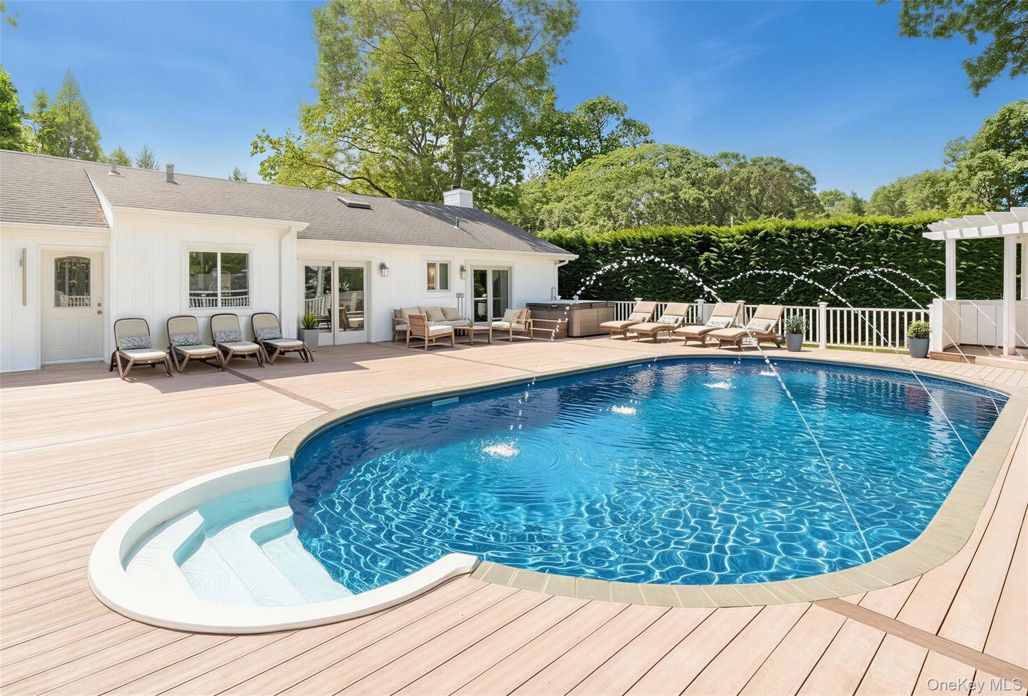 Casa de 4 Dormitorios Frente al Mar en Venta en East Quogue - Nueva York - EE. UU. - 2