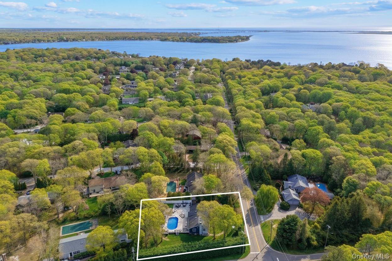 Casa de 4 Dormitorios Frente al Mar en Venta en East Quogue - Nueva York - EE. UU. - 3
