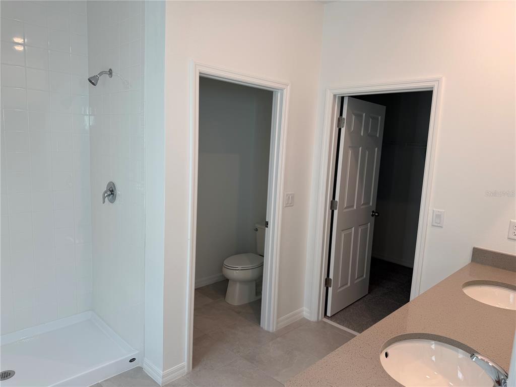4 Bedroom Waterfront Home for Sale in Howey In The Hills - Florida - USA - 6