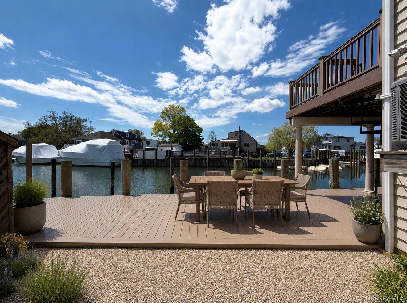 Casa com 4 Quartos à Beira-Mar à Venda em Lindenhurst - Nova Iorque - EUA - 2