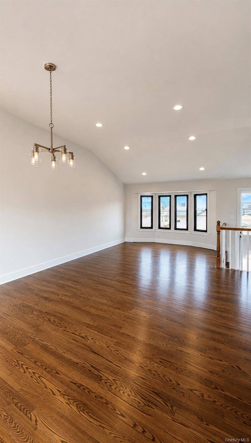 Casa com 4 Quartos à Beira-Mar à Venda em Lindenhurst - Nova Iorque - EUA - 4