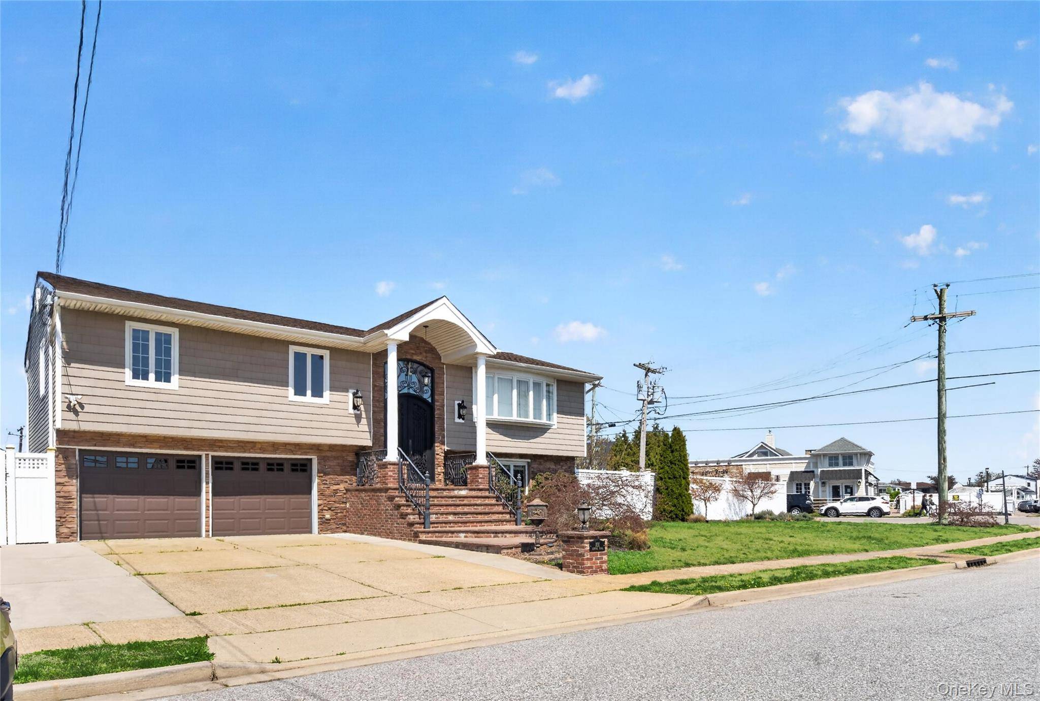 Casa com 4 Quartos à Beira-Mar à Venda em Massapequa - Nova Iorque - EUA - 2