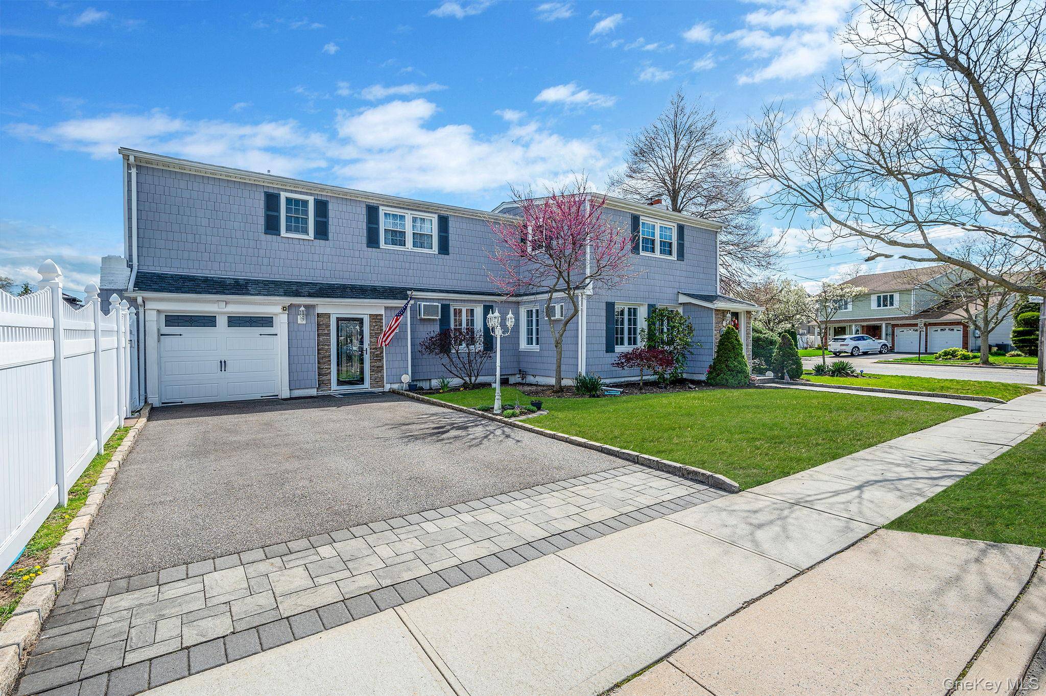 Casa com 4 Quartos à Beira-Mar à Venda em Massapequa - Nova Iorque - EUA - 1