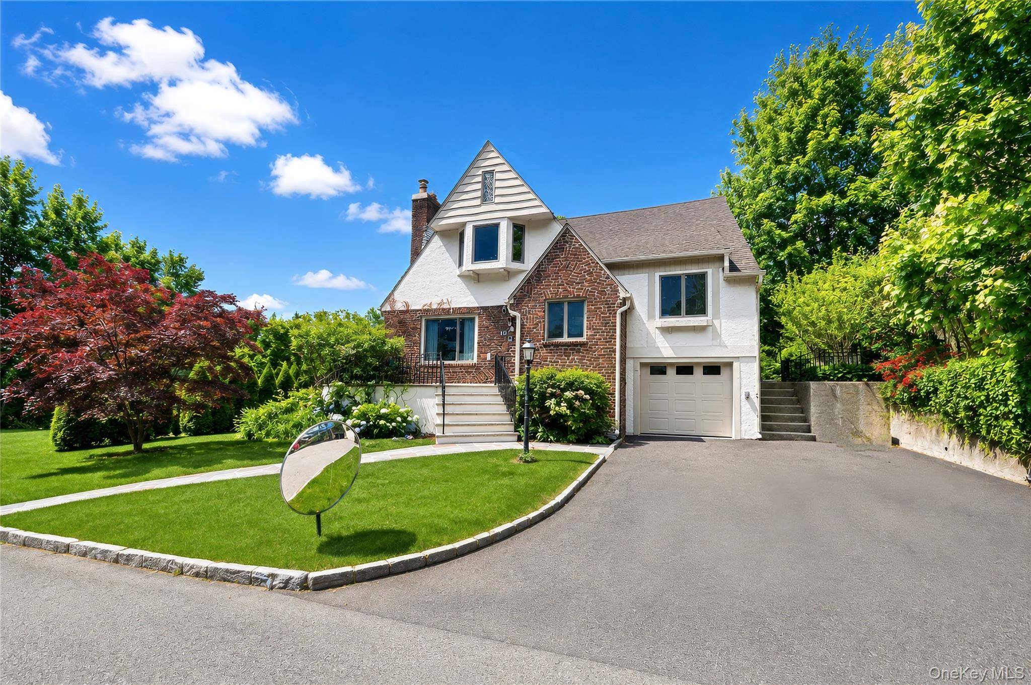 Casa de 4 Dormitorios Frente al Mar en Venta en New Rochelle - Nueva York - EE. UU. - 1