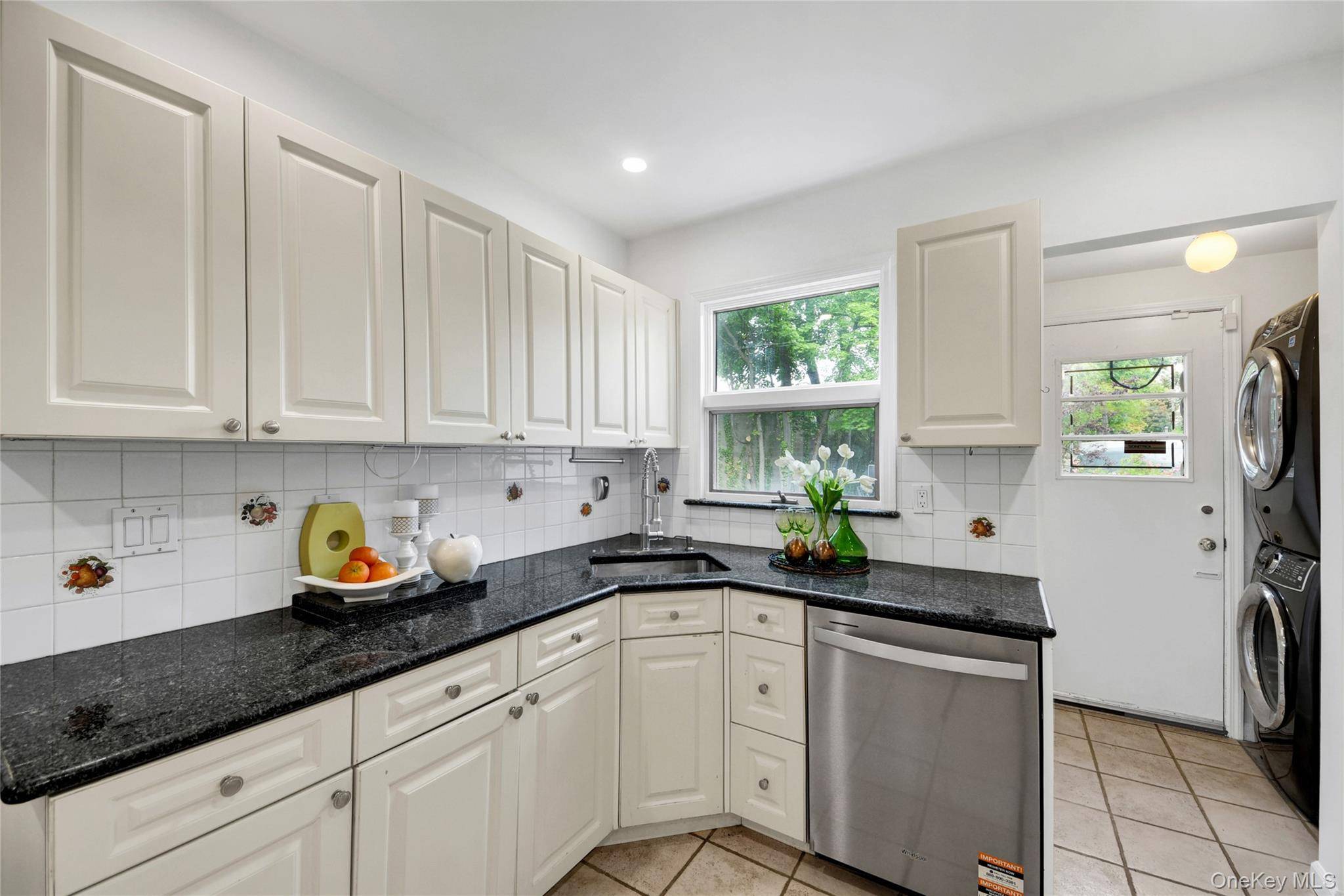 Casa de 4 Dormitorios Frente al Mar en Venta en New Rochelle - Nueva York - EE. UU. - 3