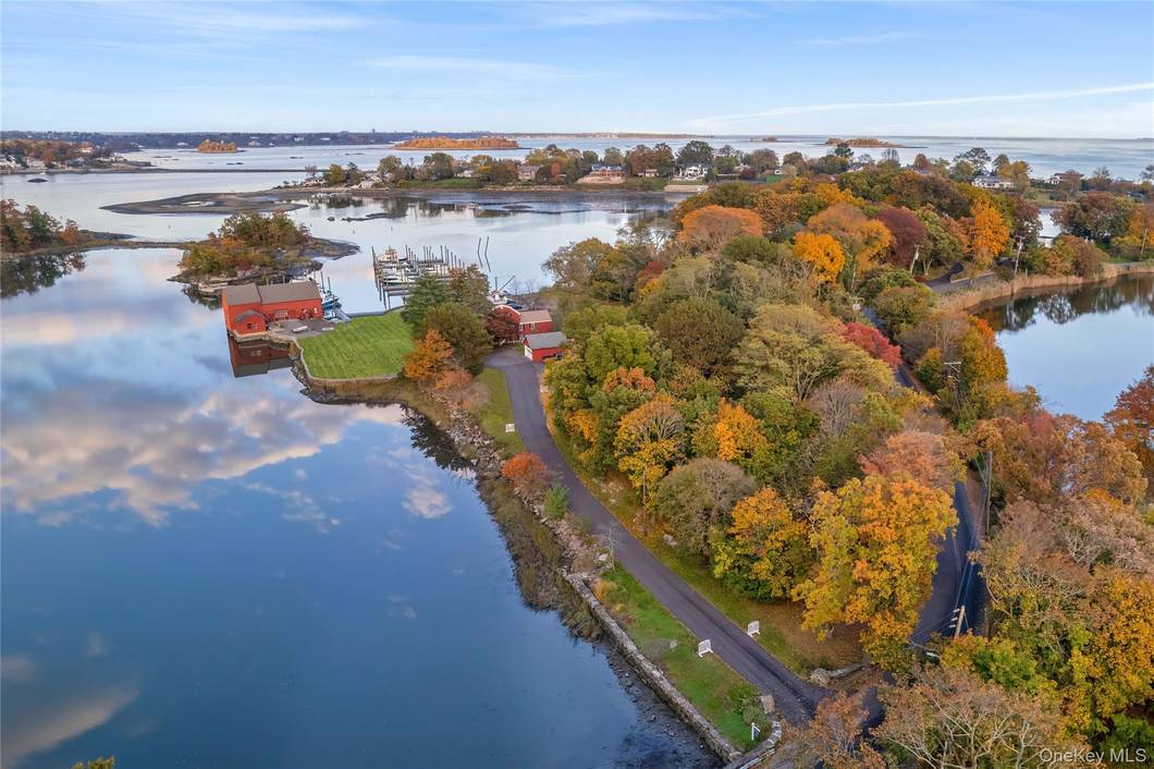 4 Bedroom Waterfront Home for Sale in RYE - NY - USA - 1