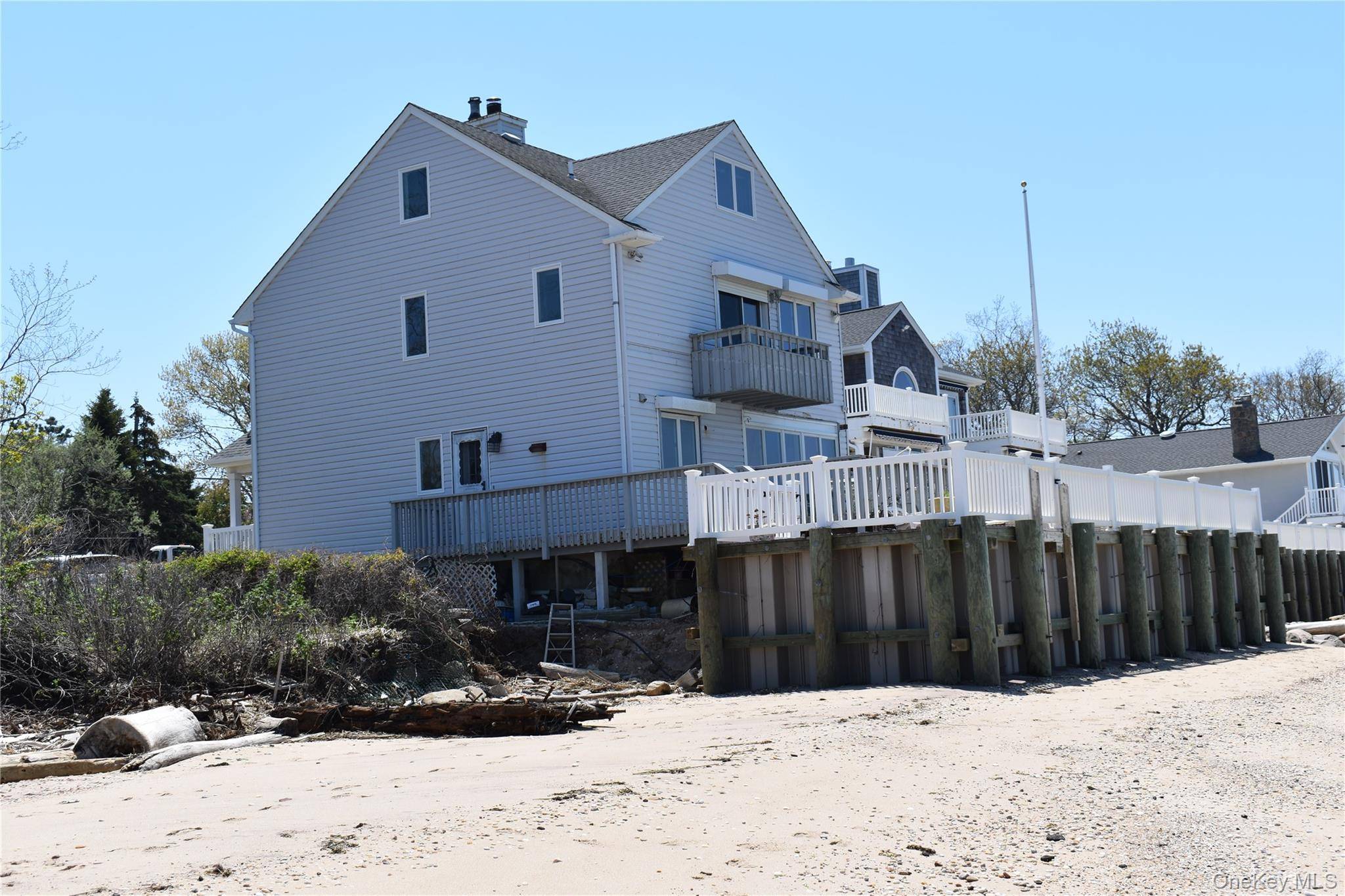 Casa com 4 Quartos à Beira-Mar à Venda em Southold - Nova Iorque - EUA - 1