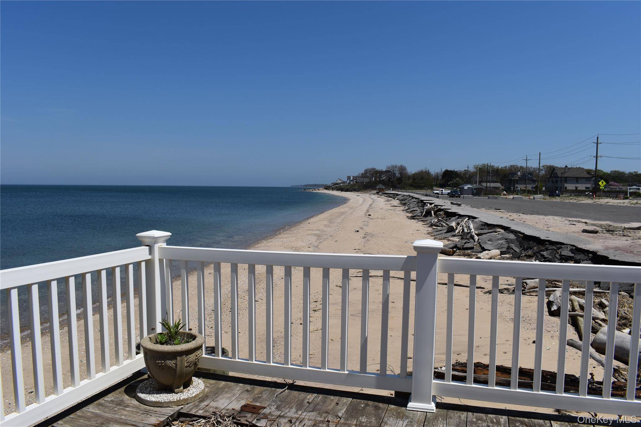 Casa com 4 Quartos à Beira-Mar à Venda em Southold - Nova Iorque - EUA - 2