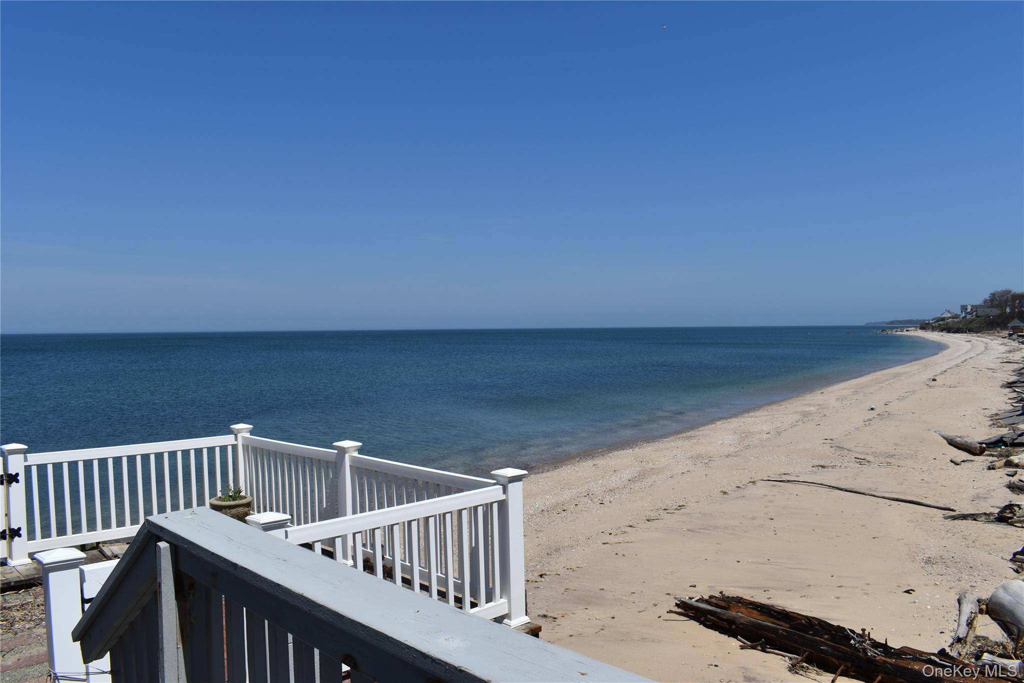 Casa com 4 Quartos à Beira-Mar à Venda em Southold - Nova Iorque - EUA - 3