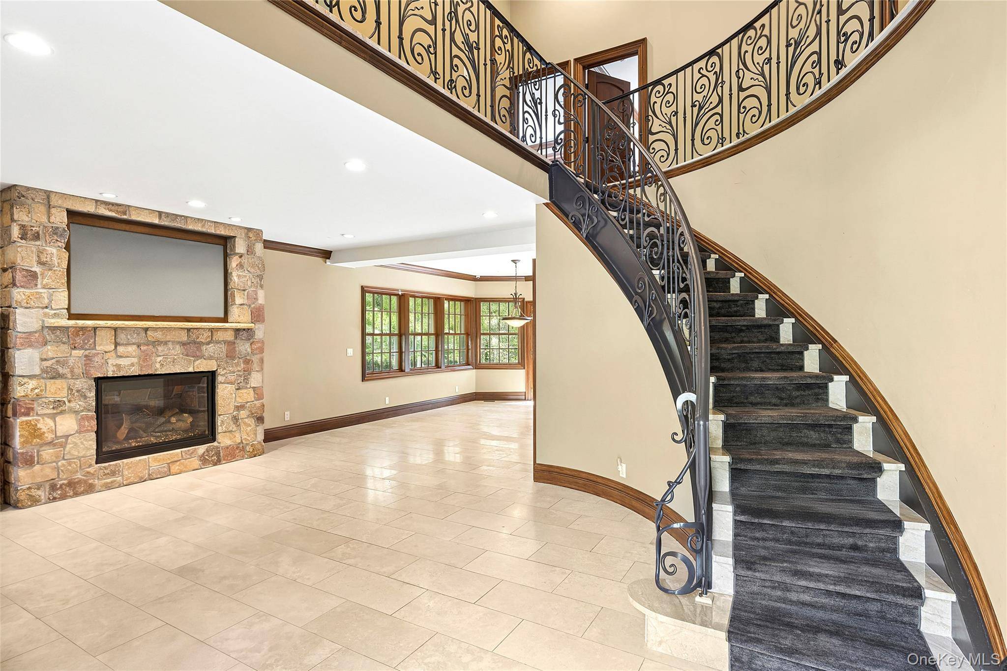 Casa com 4 Quartos à Beira-Mar à Venda em Southold - Nova Iorque - EUA - 3