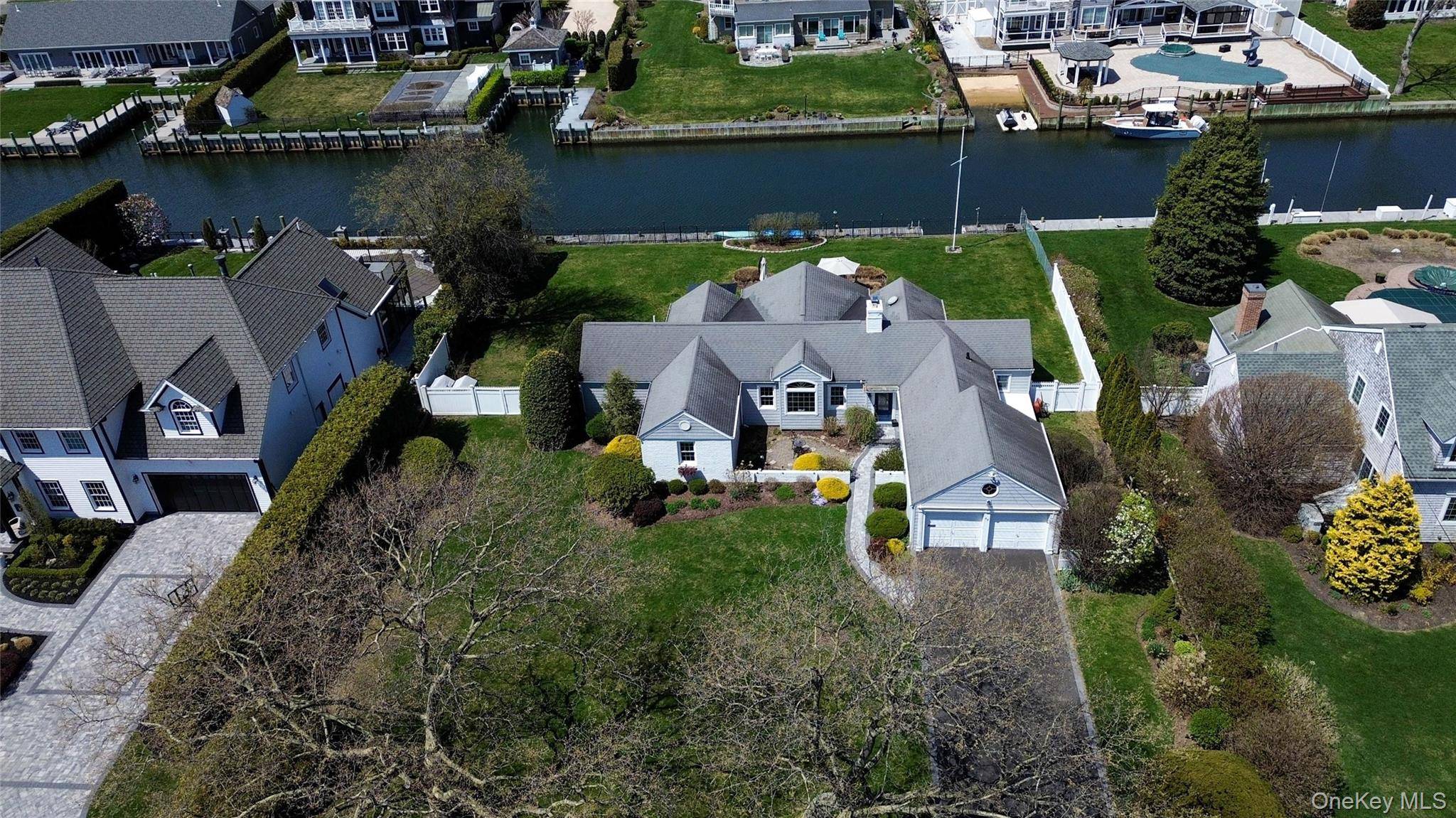 Casa com 4 Quartos à Beira-Mar à Venda em West Islip - Nova Iorque - EUA - 2