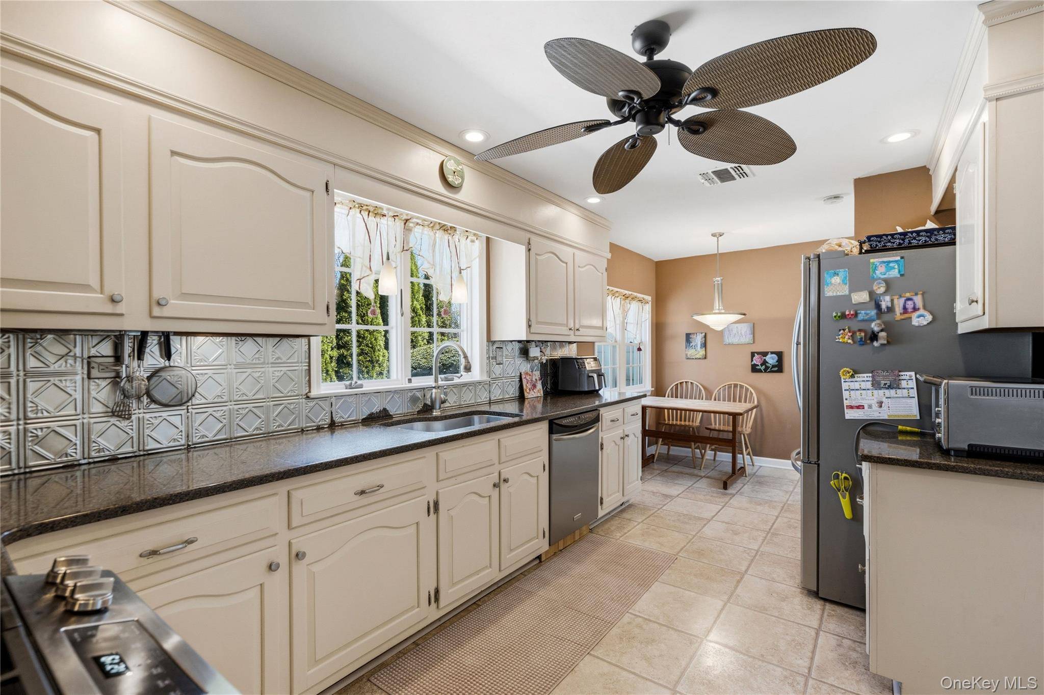Casa com 4 Quartos à Beira-Mar à Venda em West Islip - Nova Iorque - EUA - 3