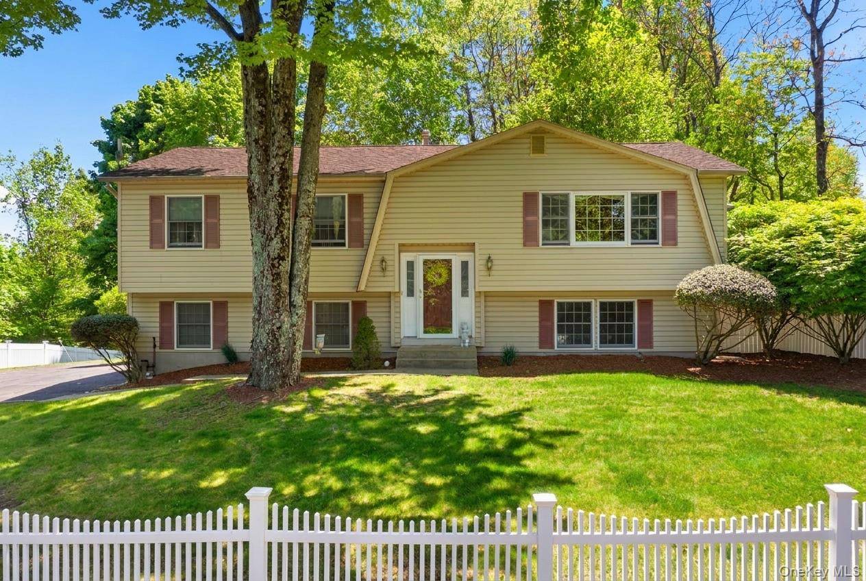 Casa de 4 Dormitorios en Venta en Airmont - Nueva York - EE. UU. - 1