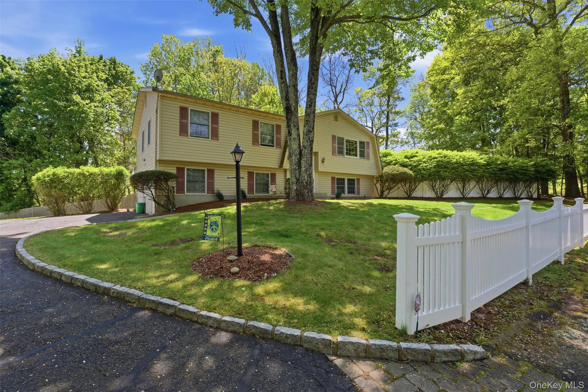 Casa de 4 Dormitorios en Venta en Airmont - Nueva York - EE. UU. - 2