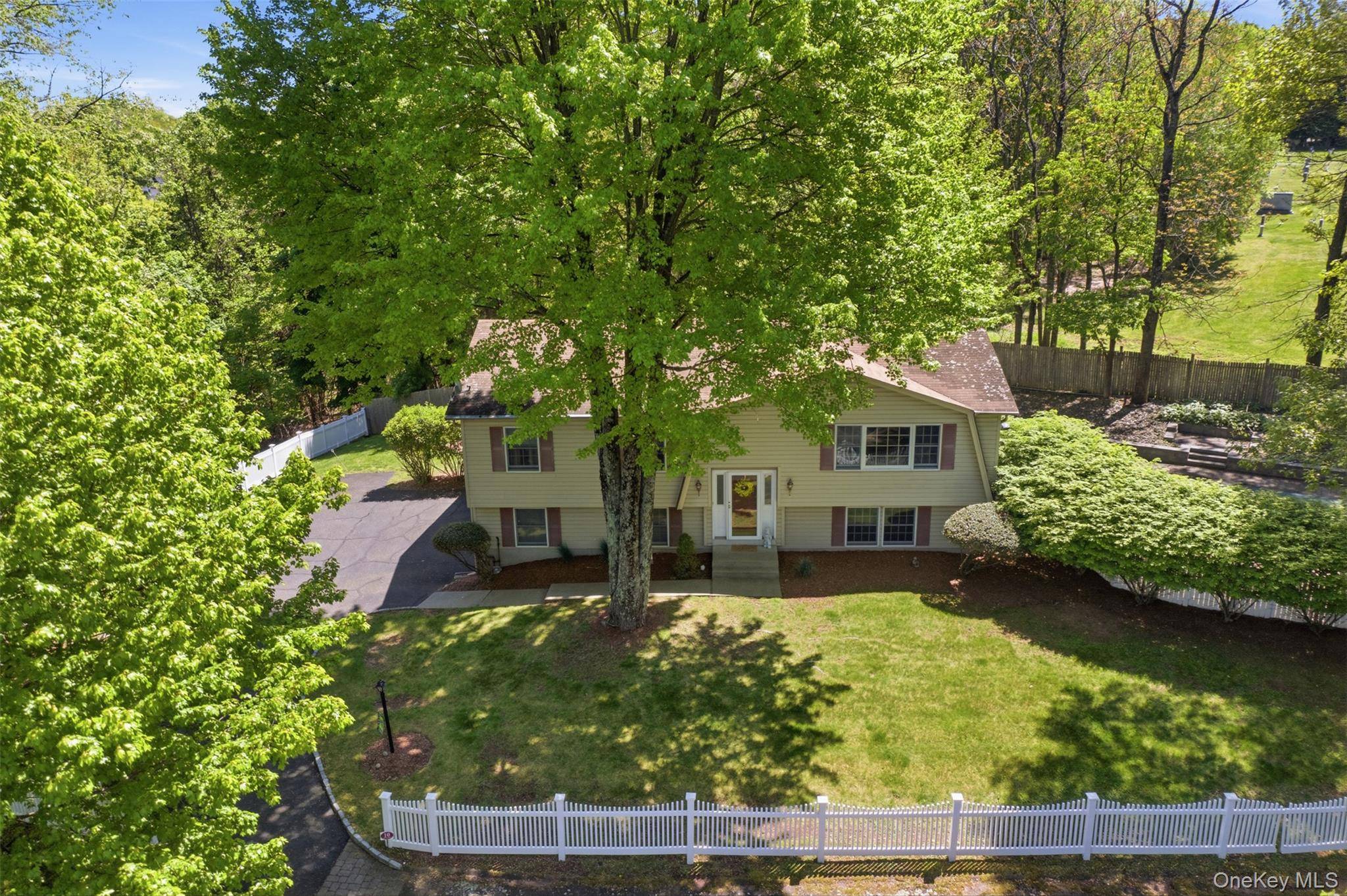 Casa de 4 Dormitorios en Venta en Airmont - Nueva York - EE. UU. - 3