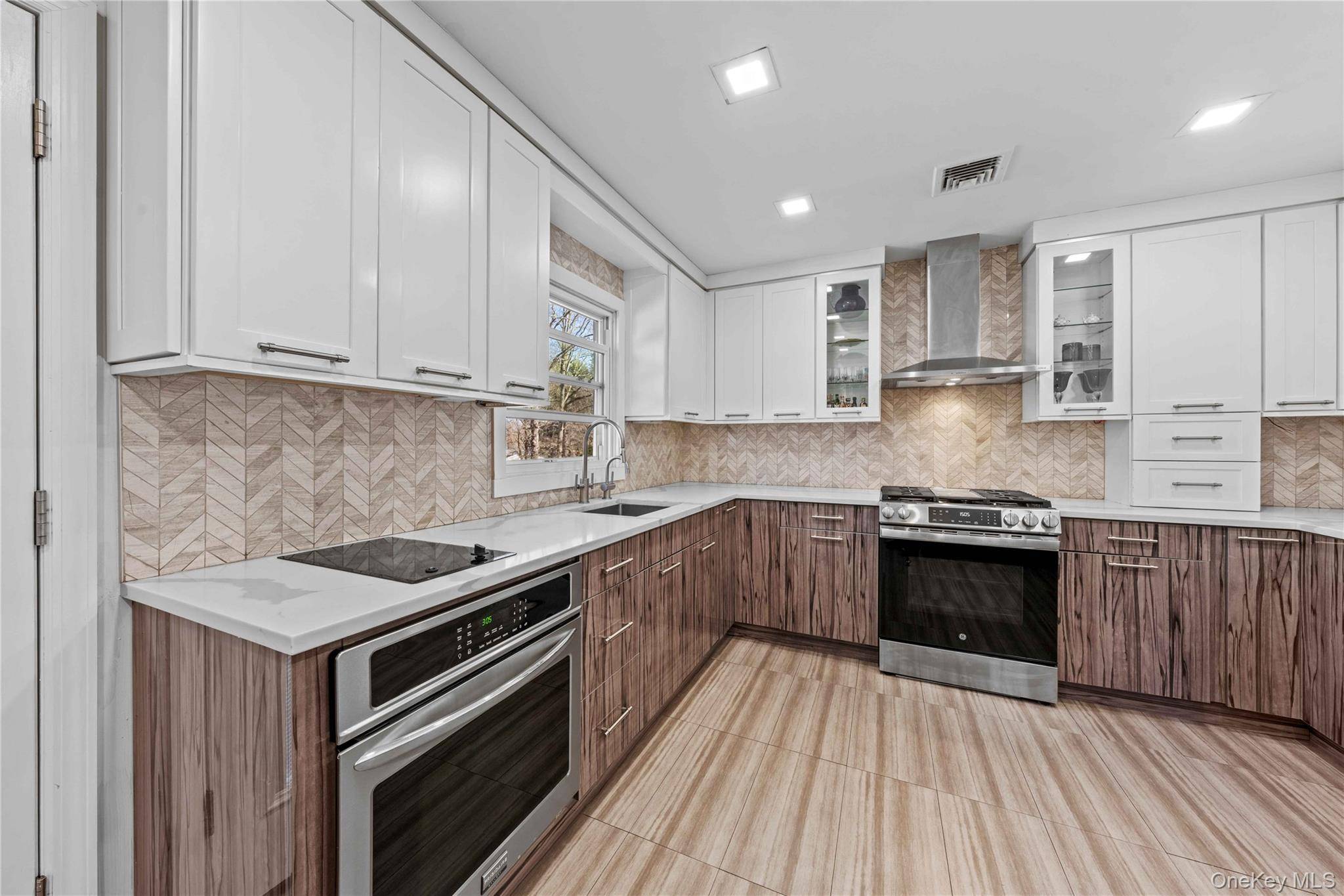 4 Bedroom Home for Sale in Airmont - New York - USA - 8