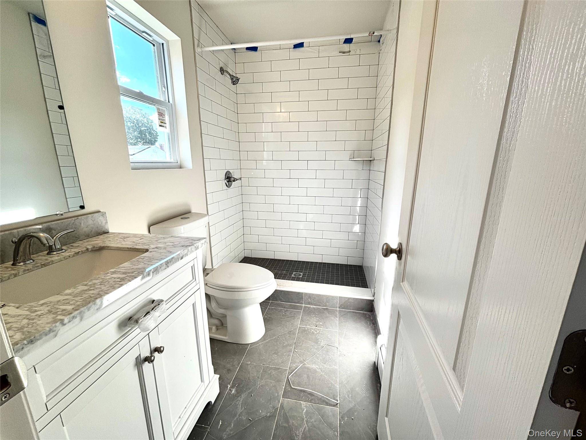 Casa com 4 Quartos à Venda em Amityville - Nova Iorque - EUA - 2
