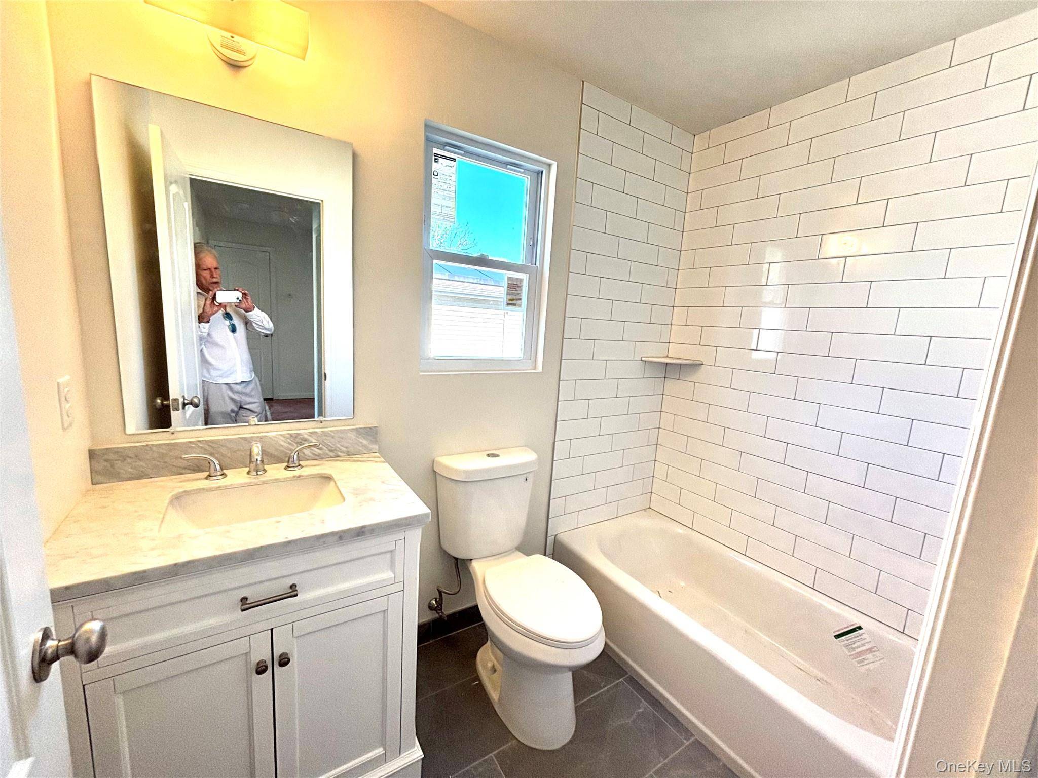 Casa com 4 Quartos à Venda em Amityville - Nova Iorque - EUA - 8