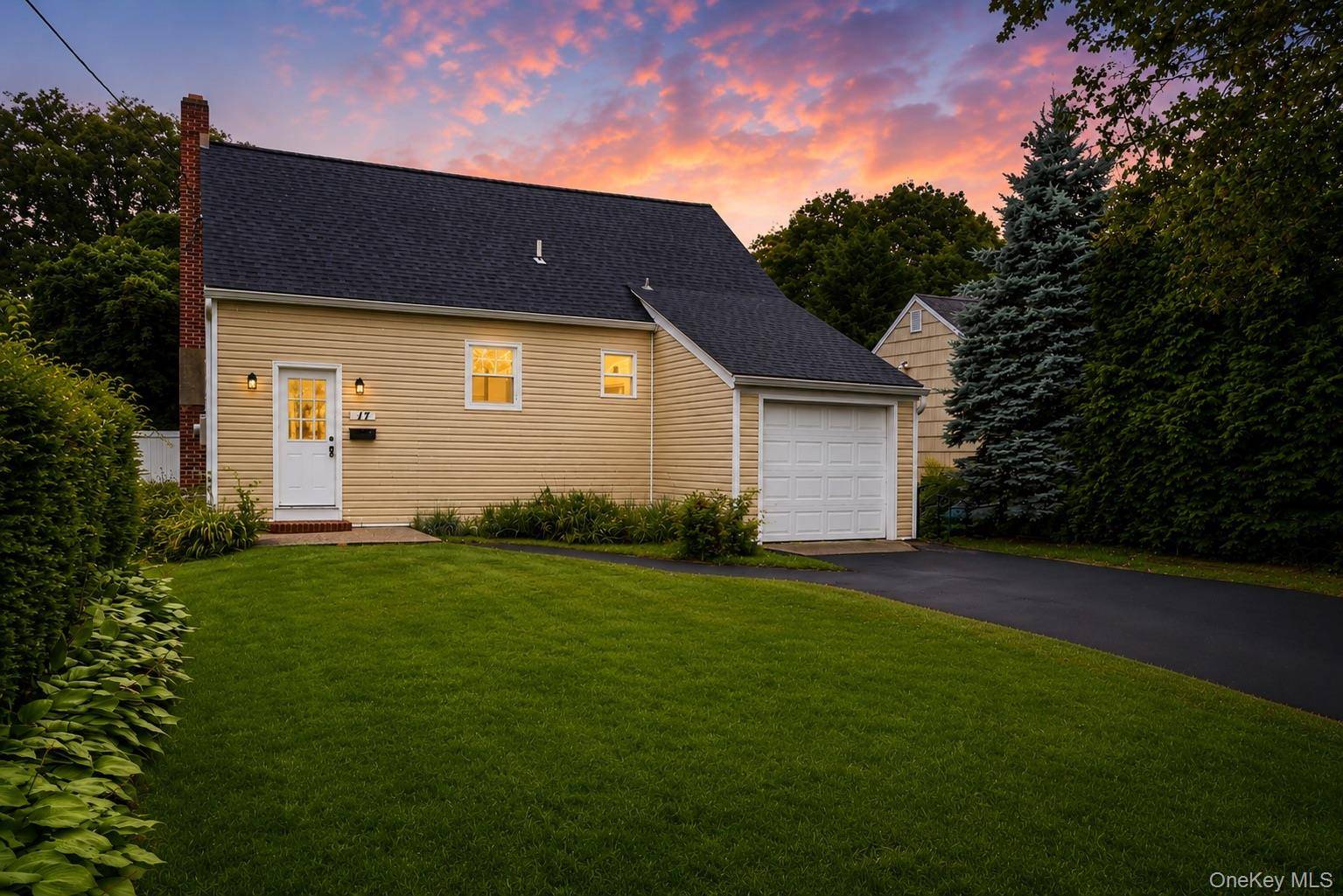 Casa com 4 Quartos à Venda em Amityville - Nova Iorque - EUA - 1