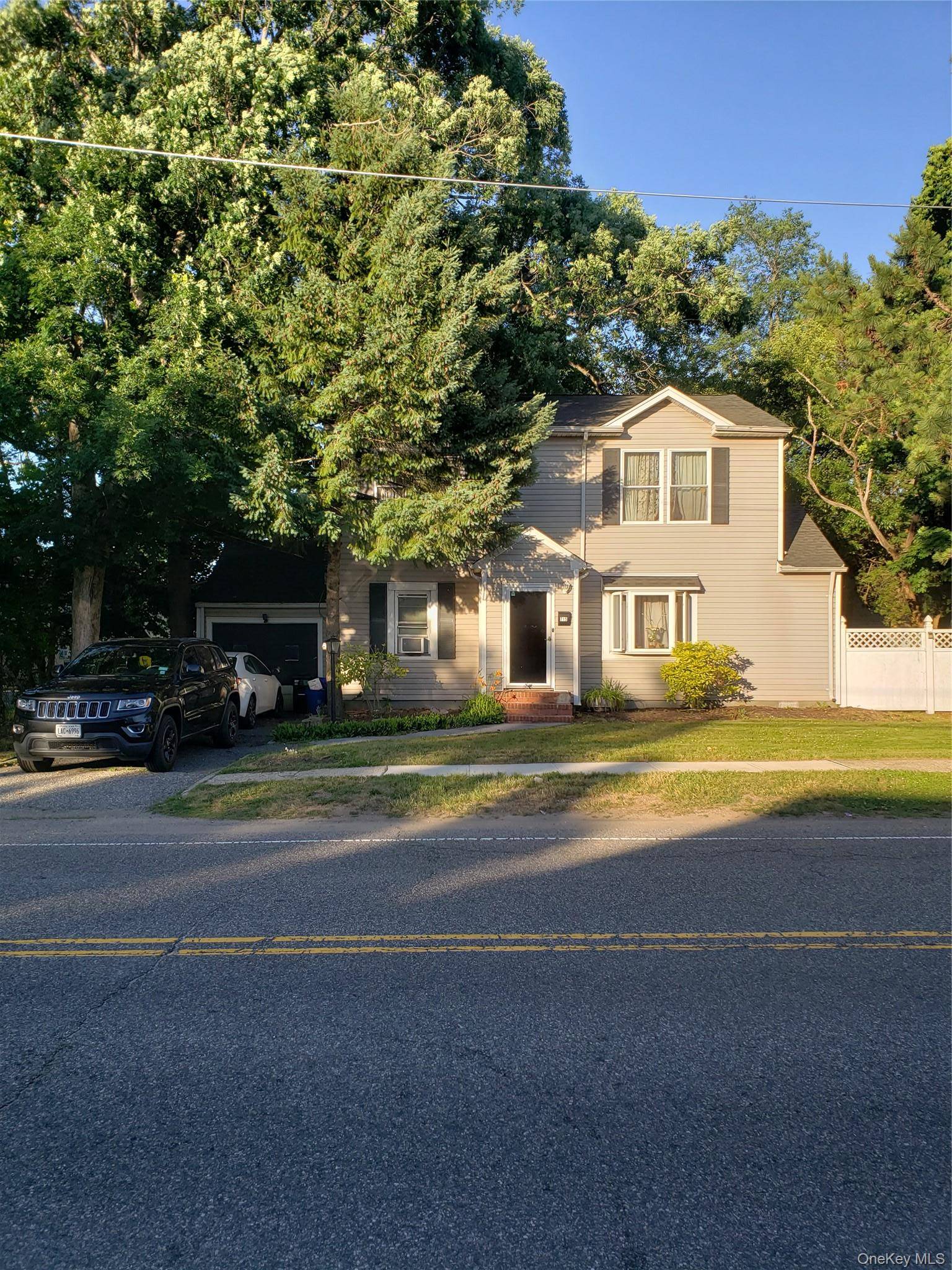 Casa com 4 Quartos à Venda em Amityville - Nova Iorque - EUA - 1