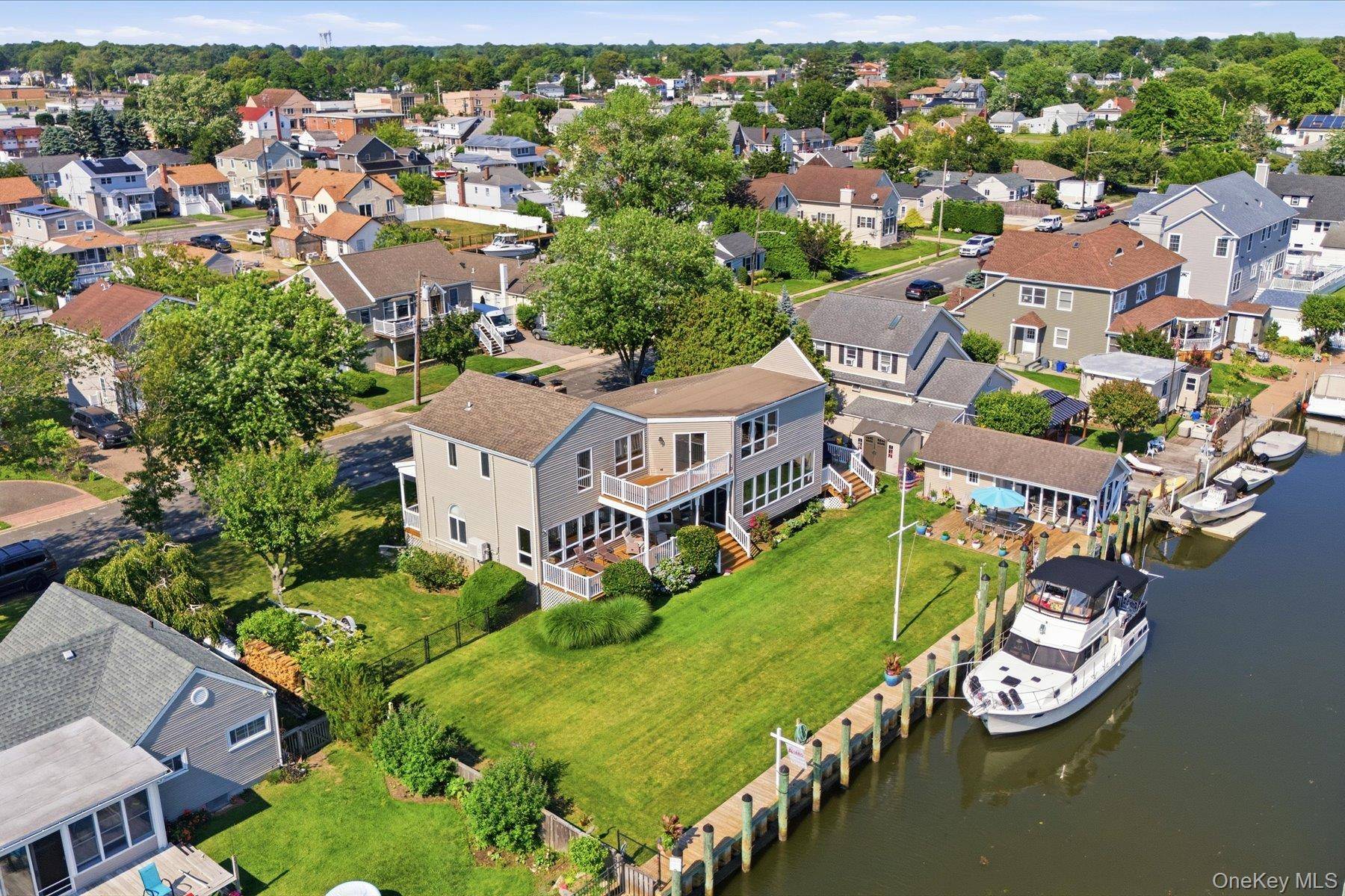 Casa com 4 Quartos à Venda em Amityville - Nova Iorque - EUA - 4