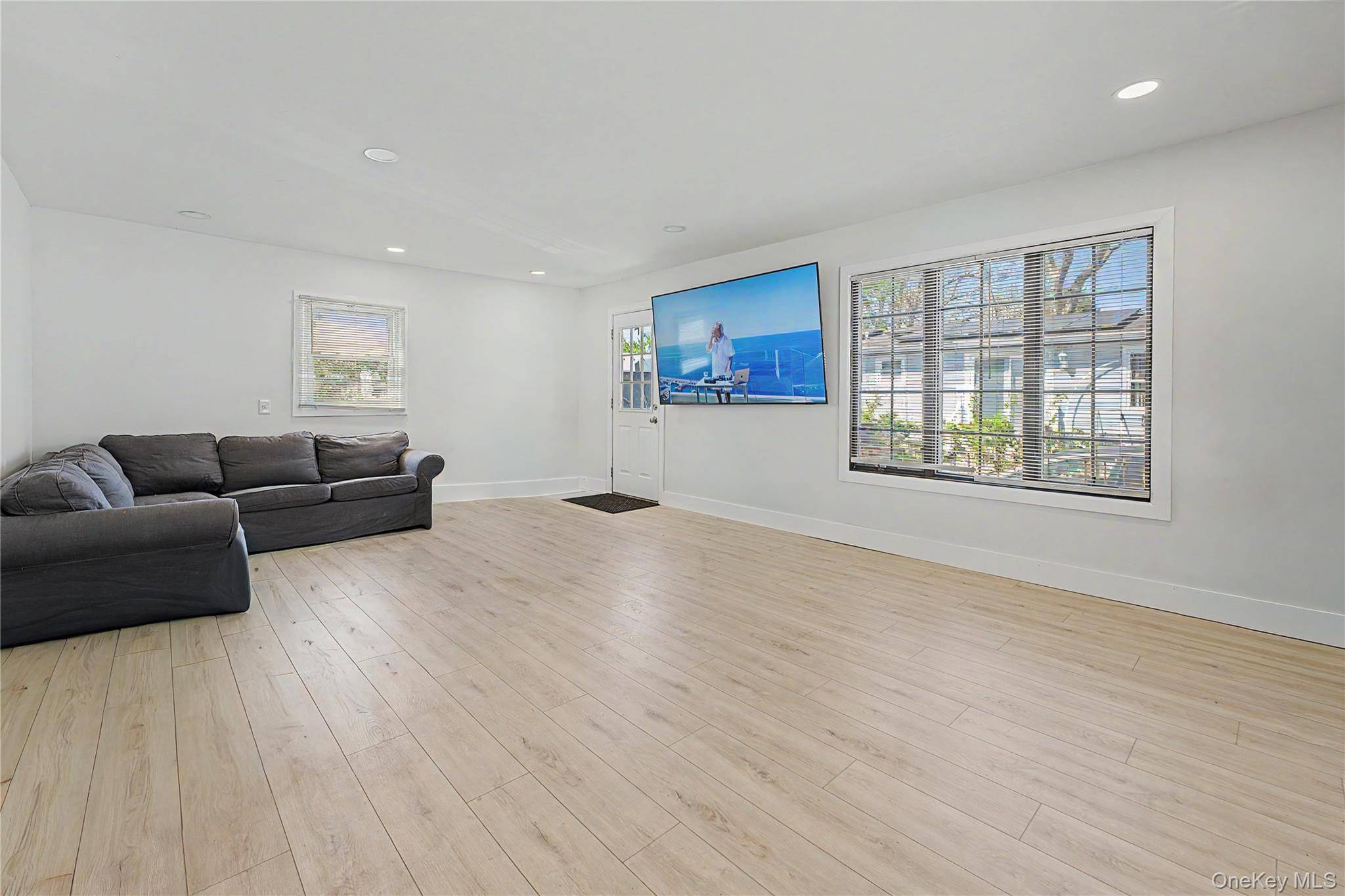 4 Bedroom Home for Sale in Amityville - New York - USA - 3