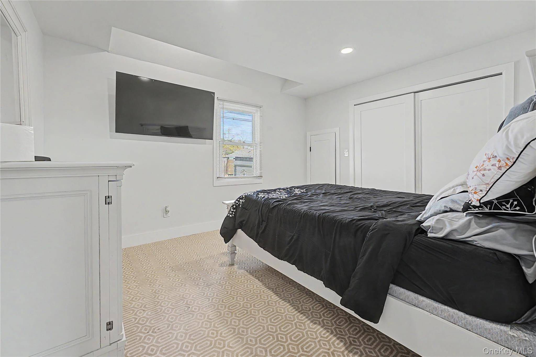 4 Bedroom Home for Sale in Amityville - New York - USA - 5