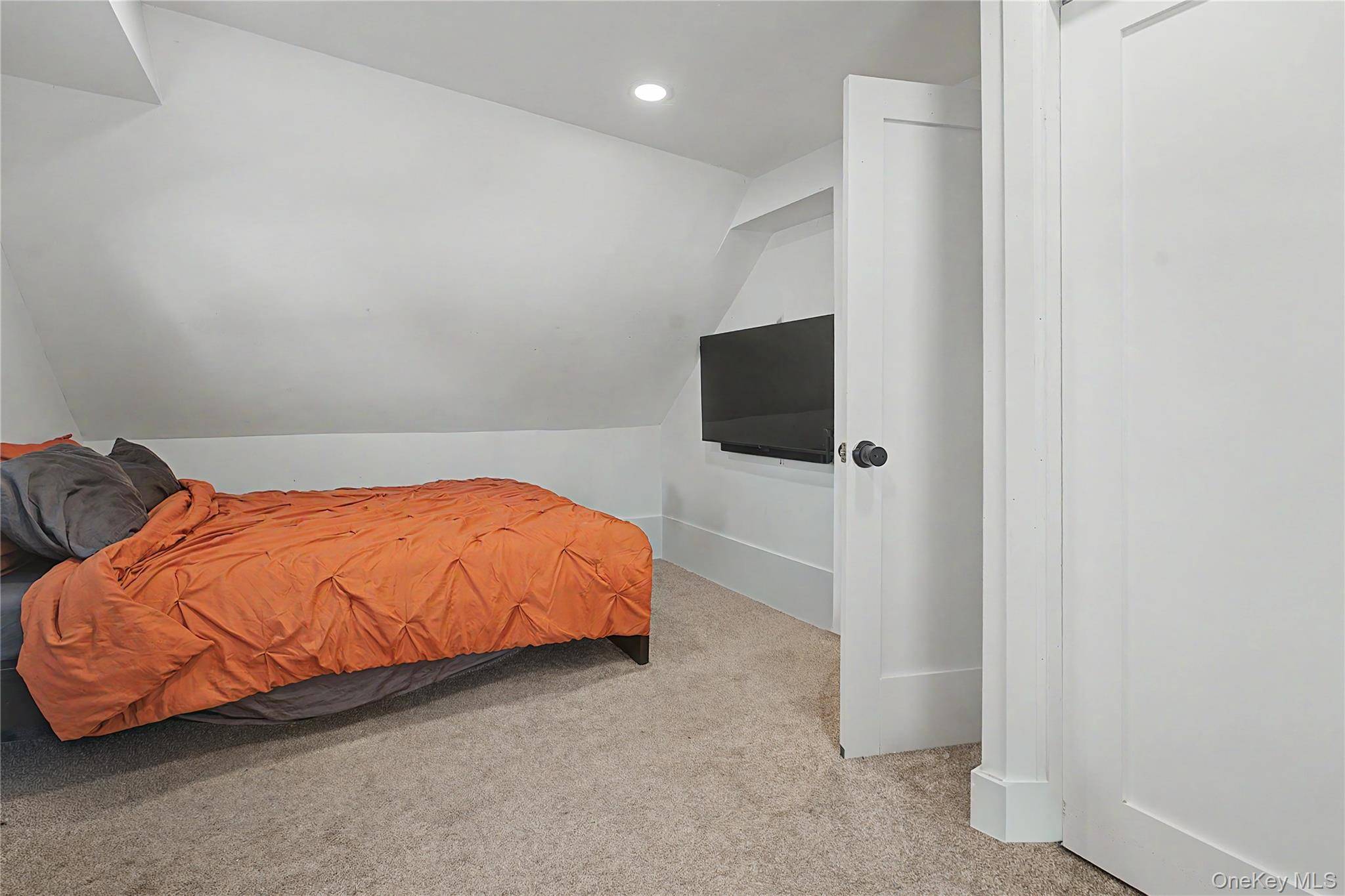 4 Bedroom Home for Sale in Amityville - New York - USA - 7