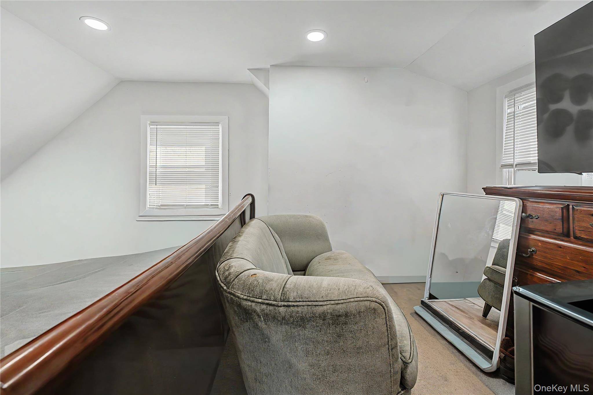 4 Bedroom Home for Sale in Amityville - New York - USA - 8