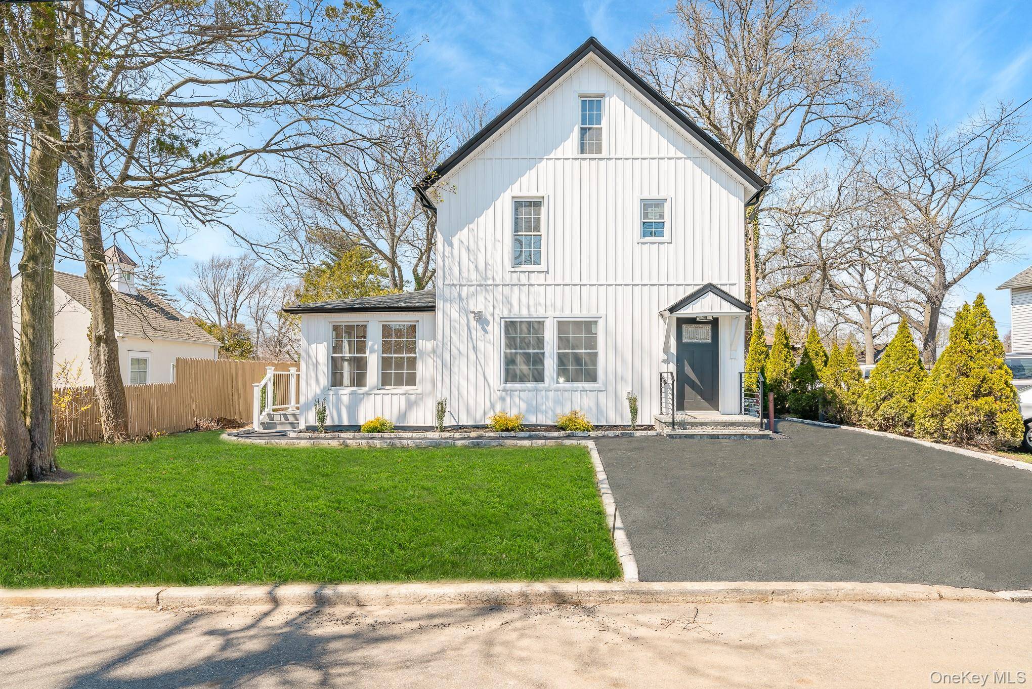 4 Bedroom Home for Sale in Babylon - New York - USA - 1