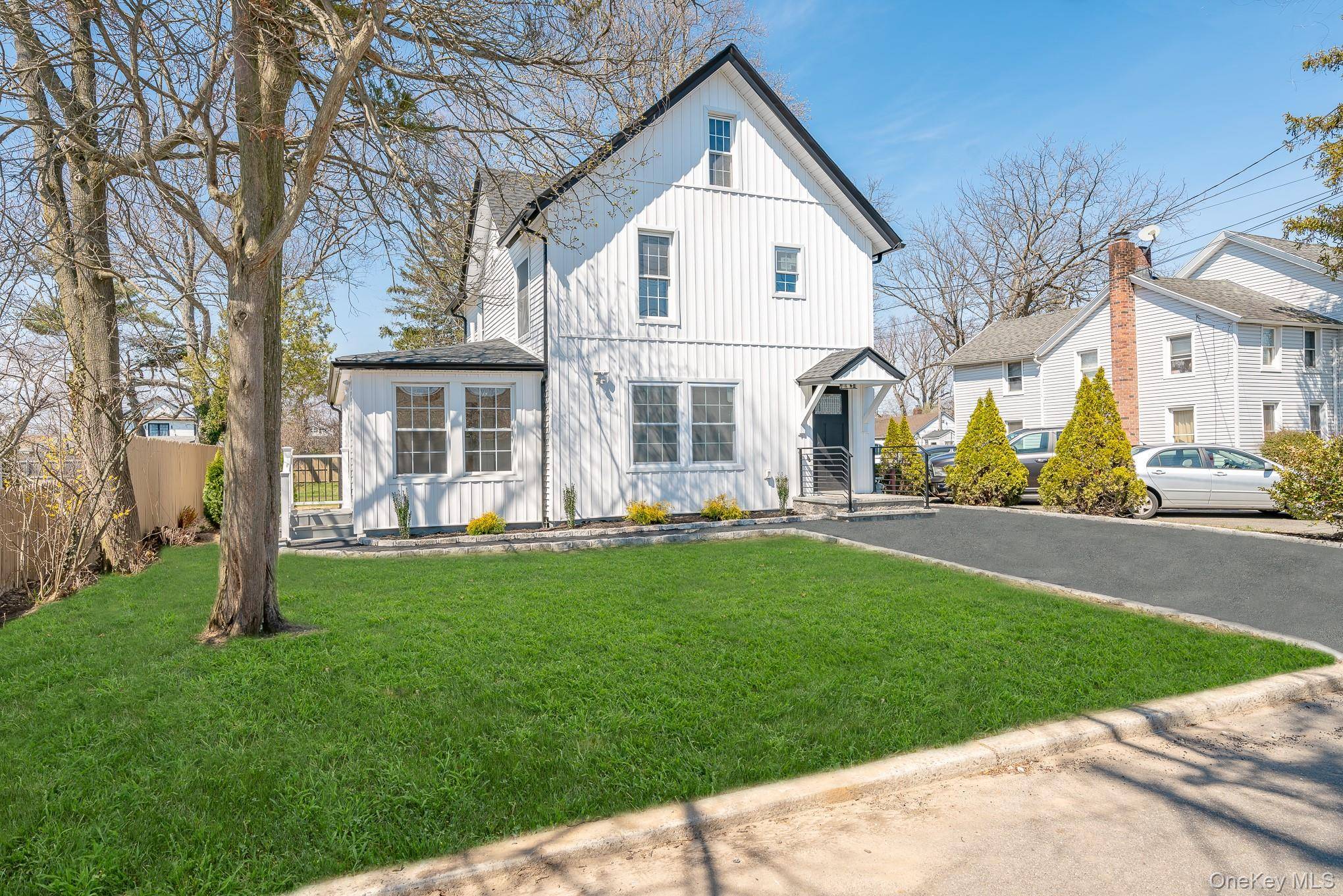 4 Bedroom Home for Sale in Babylon - New York - USA - 2