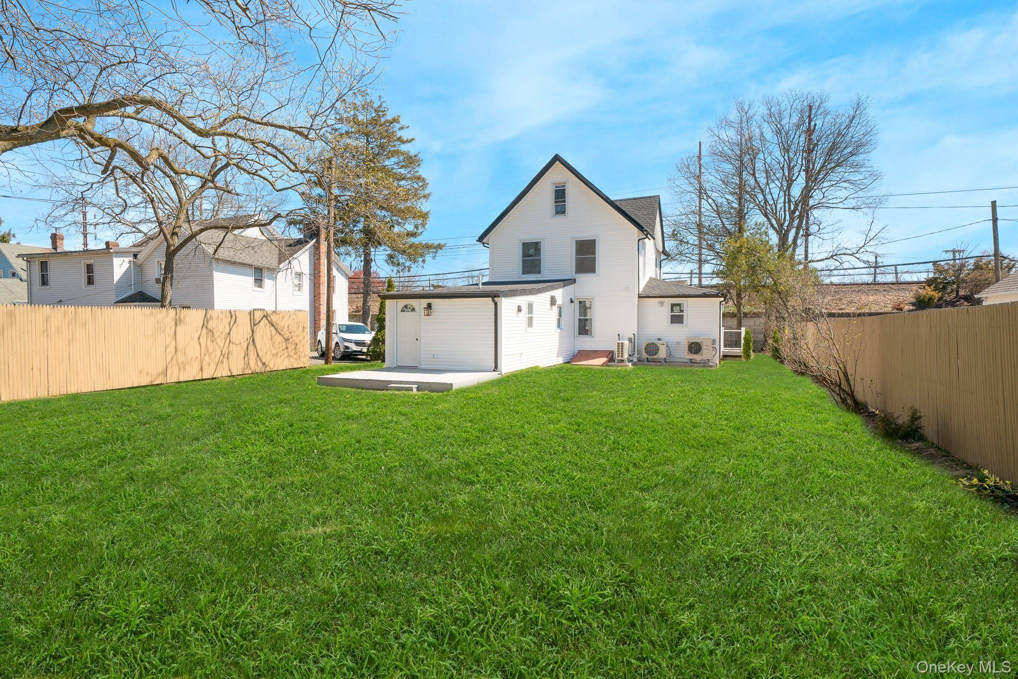 4 Bedroom Home for Sale in Babylon - New York - USA - 6
