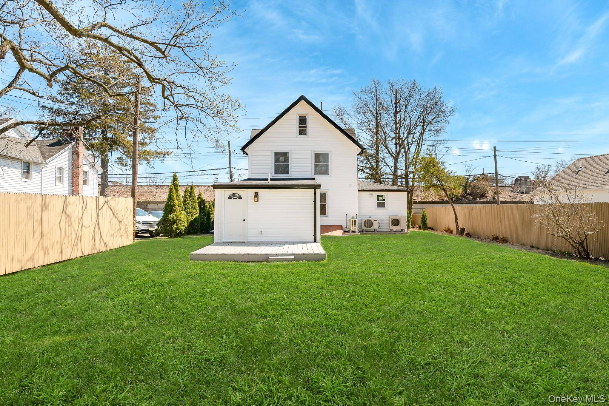 4 Bedroom Home for Sale in Babylon - New York - USA - 7