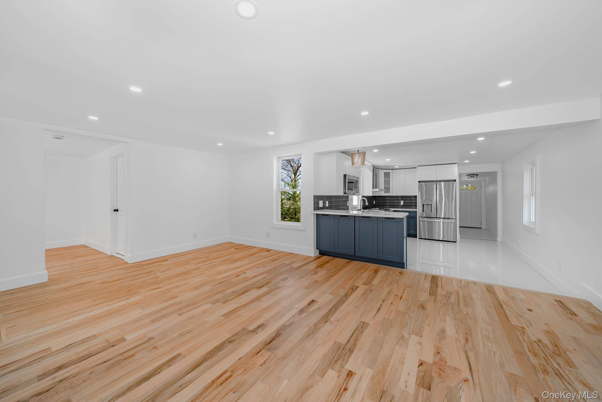 4 Bedroom Home for Sale in Babylon - New York - USA - 8