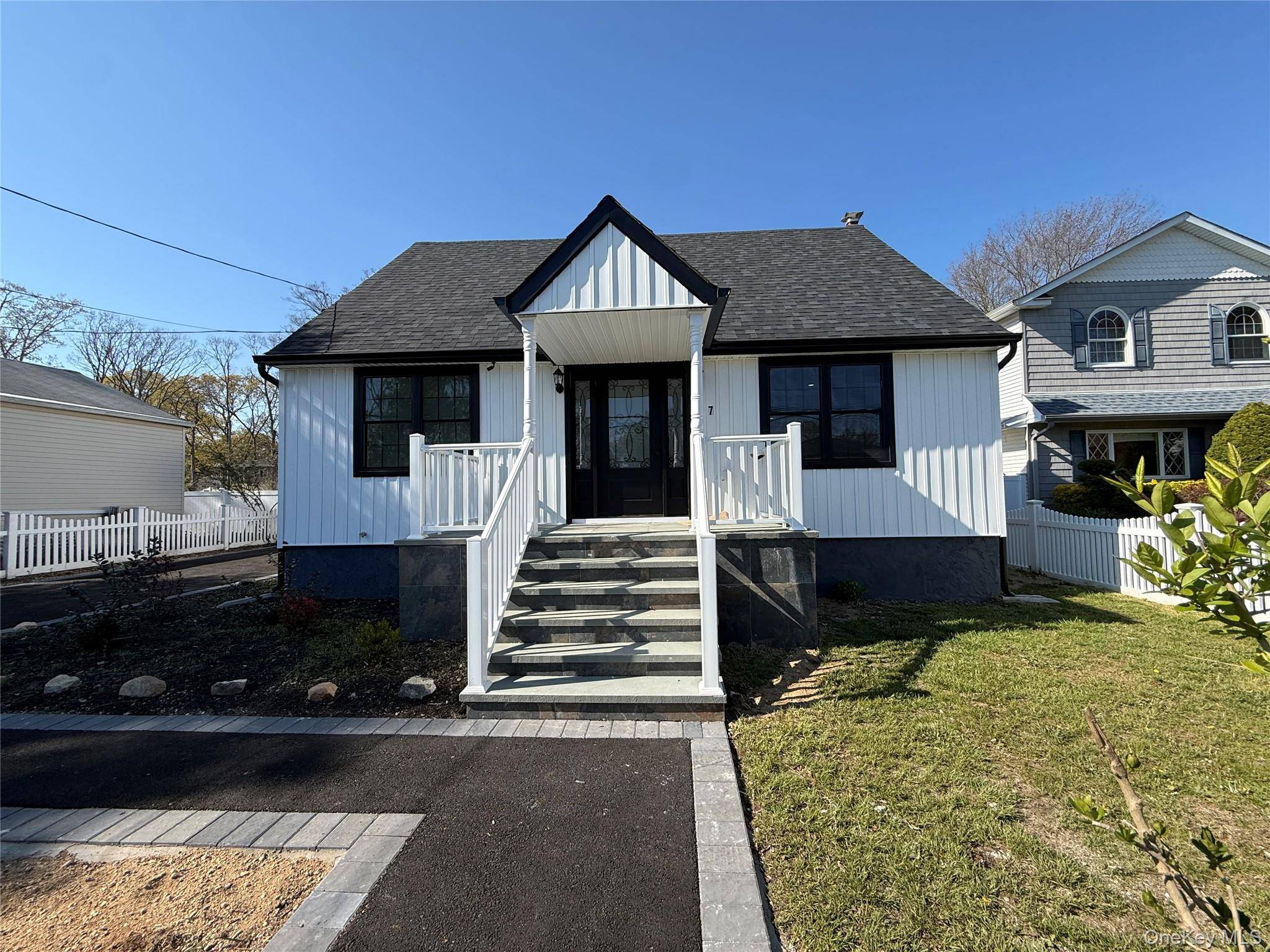 4 Bedroom Home for Sale in Bay Shore - New York - USA - 1