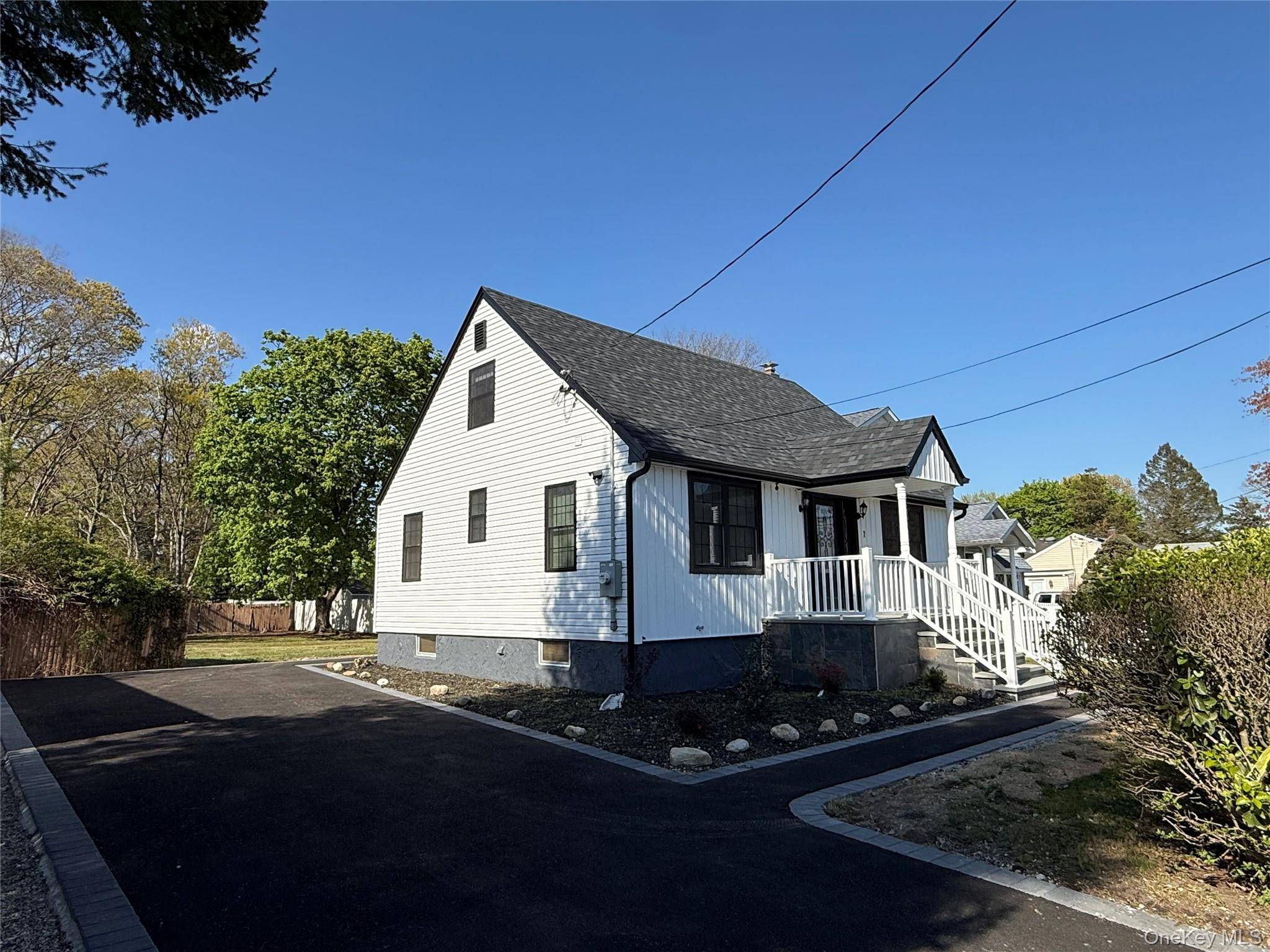 4 Bedroom Home for Sale in Bay Shore - New York - USA - 4