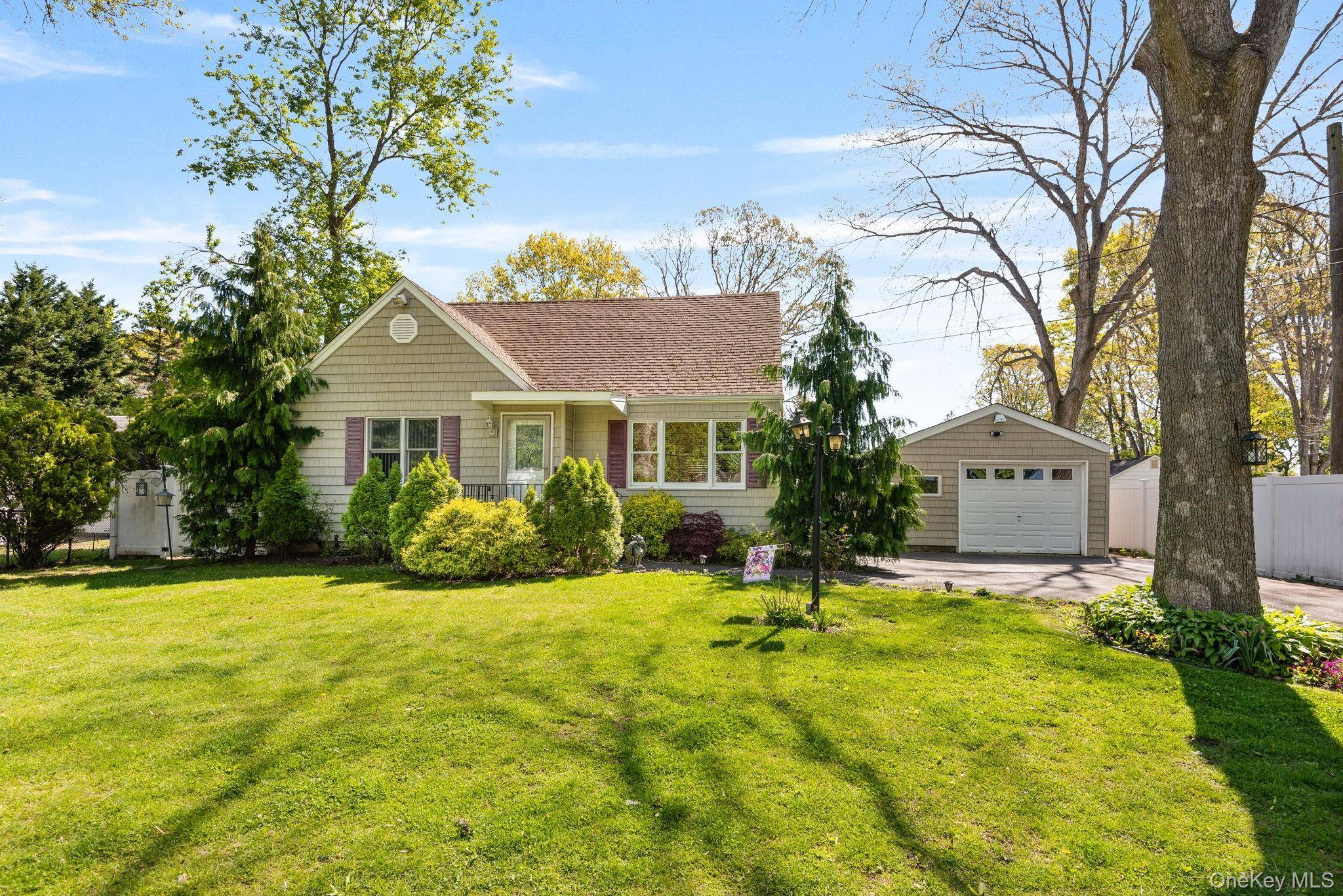 4 Bedroom Home for Sale in Bay Shore - New York - USA - 1